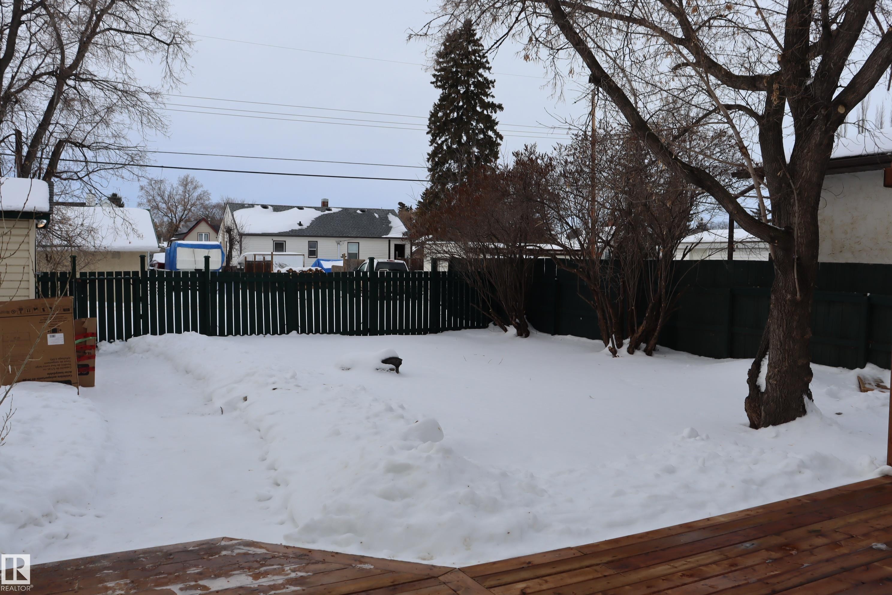 With lots of space to plant a garden - 4508 52 St., Wetaskiwin, AB - Outdoor