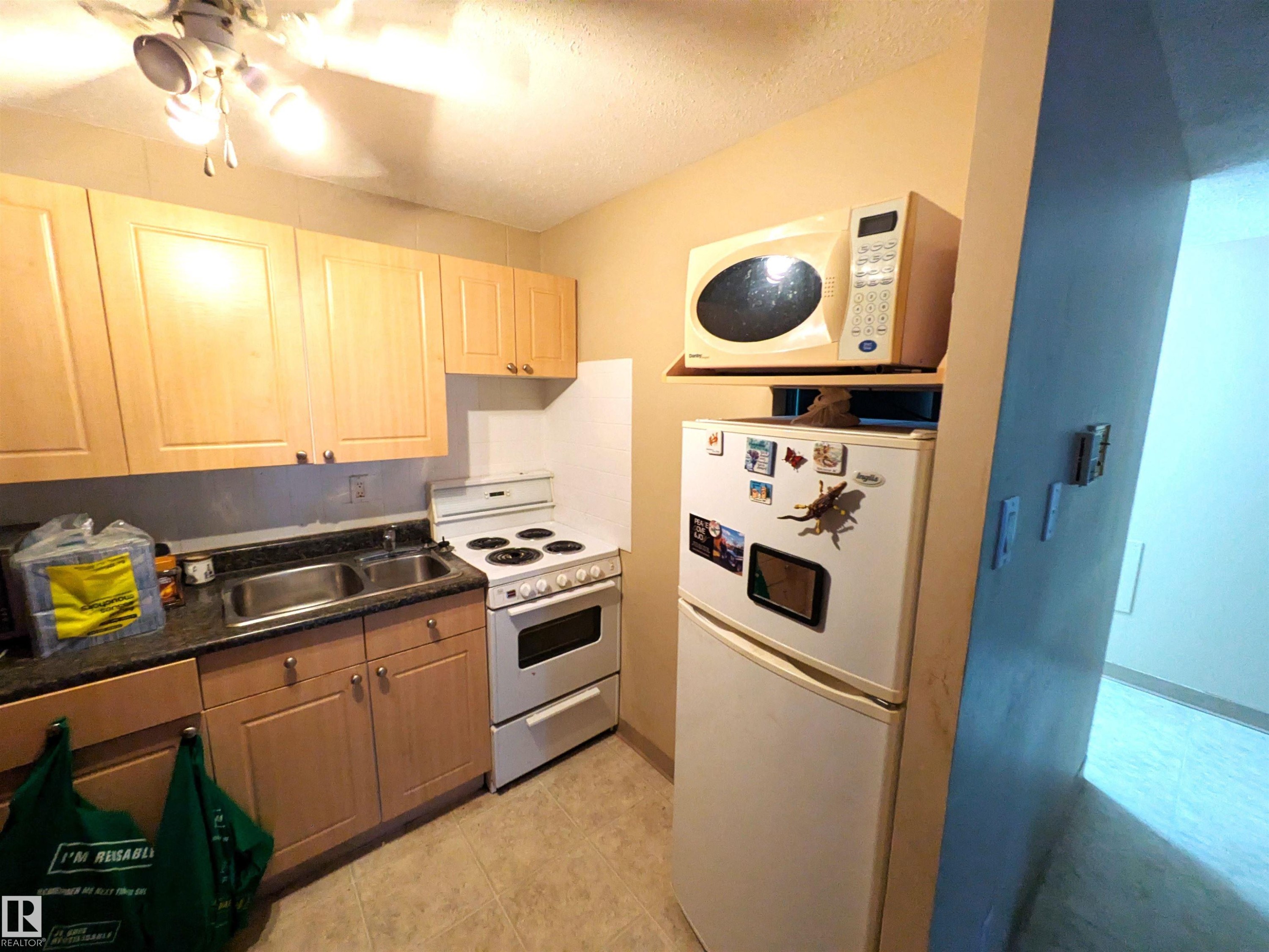 118 10616 156 Street, Edmonton, AB - Indoor Photo Showing Kitchen