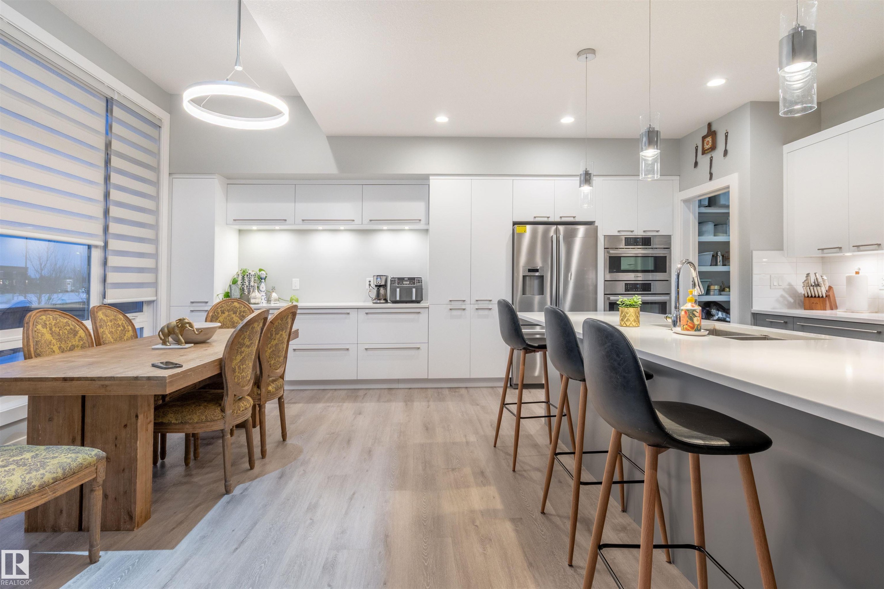 2118 Cavanagh Drive, Edmonton, AB - Indoor