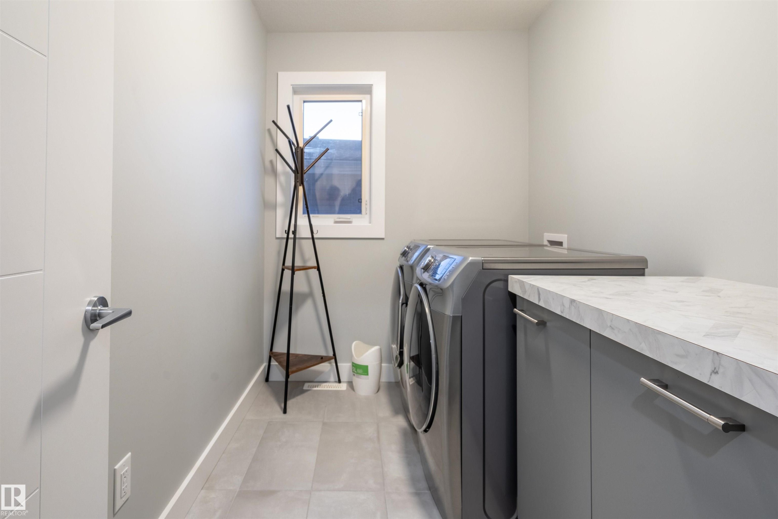 2118 Cavanagh Drive, Edmonton, AB - Indoor Photo Showing Laundry Room