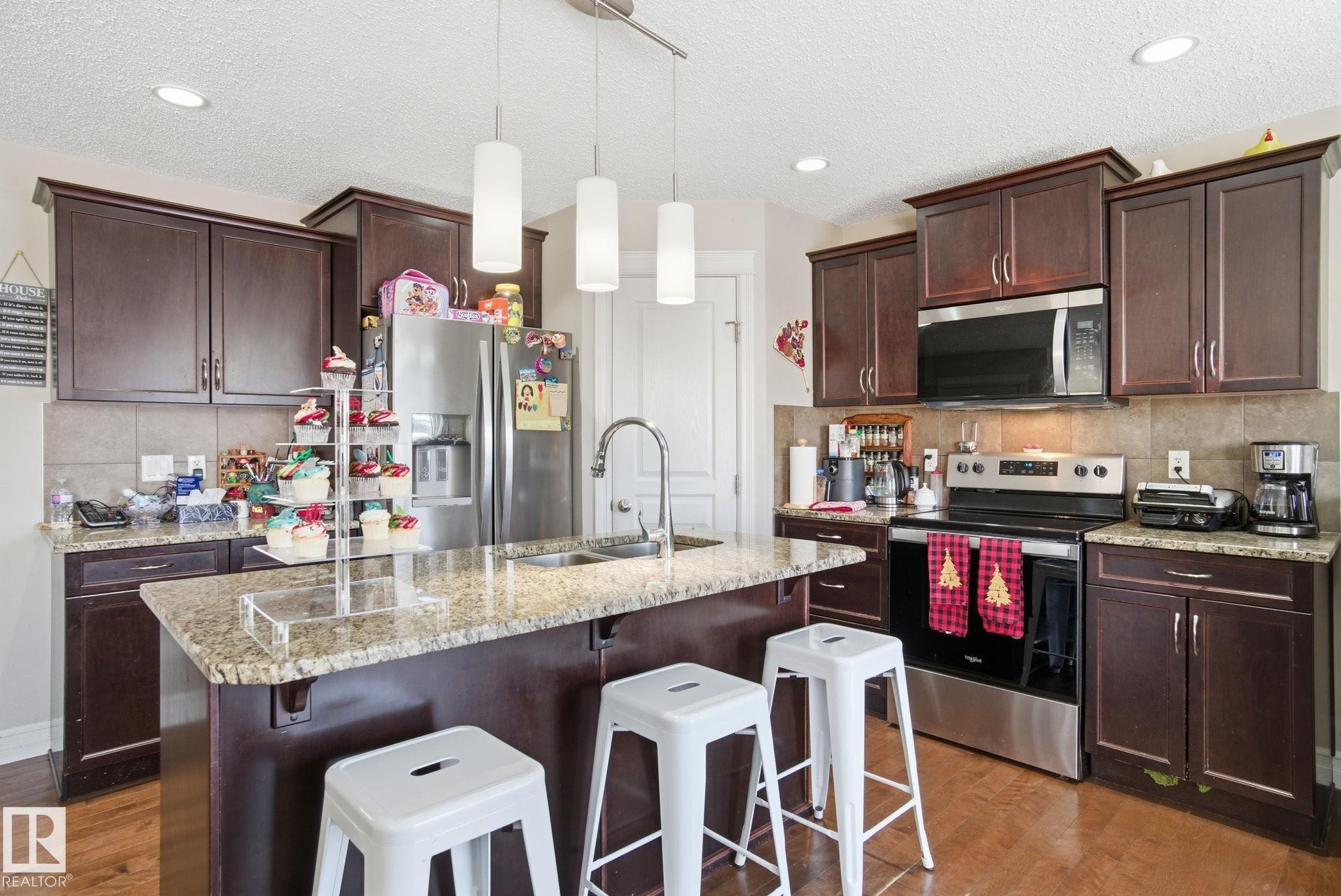 16734 122A Street, Edmonton, AB - Indoor Photo Showing Kitchen With Double Sink With Upgraded Kitchen