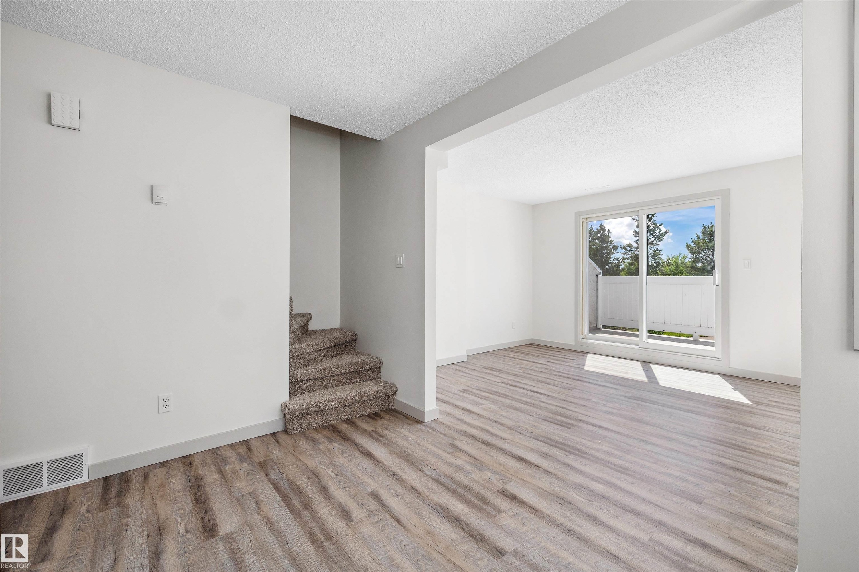 189 Lancaster Terrace, Edmonton, AB - Indoor