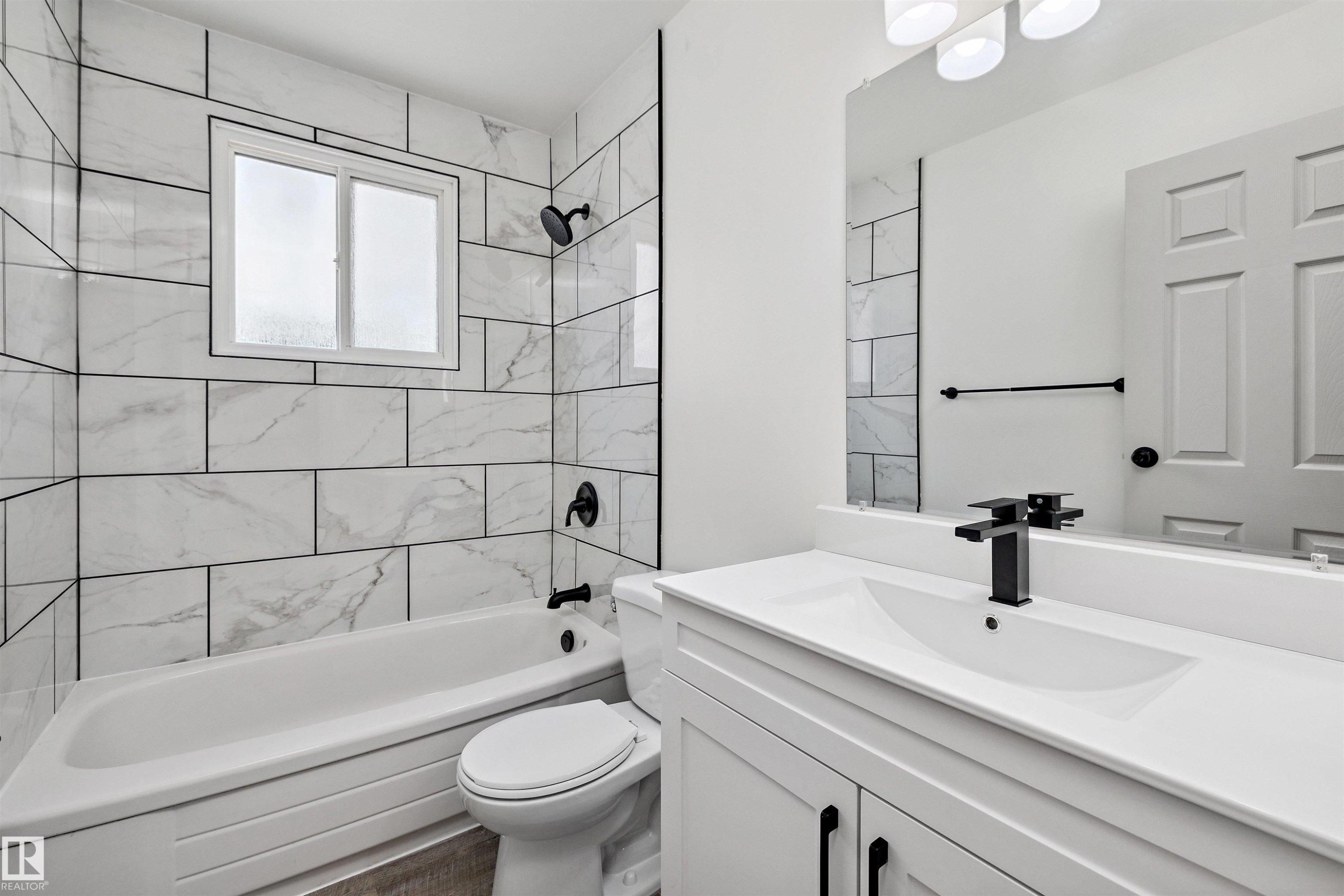 189 Lancaster Terrace, Edmonton, AB - Indoor Photo Showing Bathroom