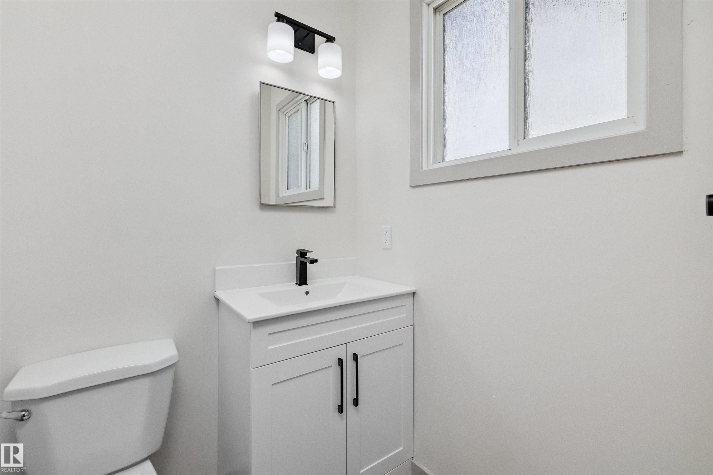 189 Lancaster Terrace, Edmonton, AB - Indoor Photo Showing Bathroom