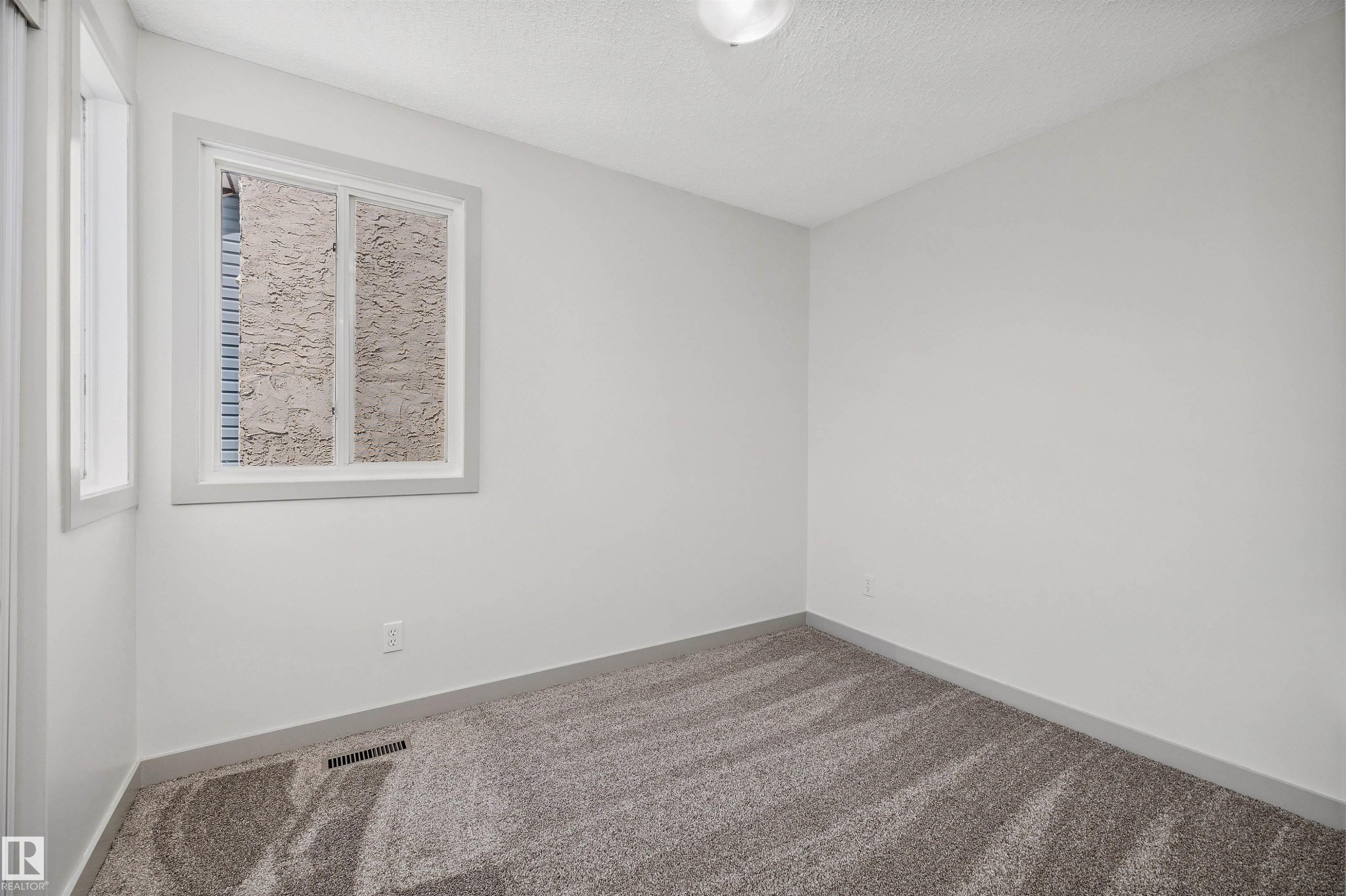 189 Lancaster Terrace, Edmonton, AB - Indoor Photo Showing Other Room