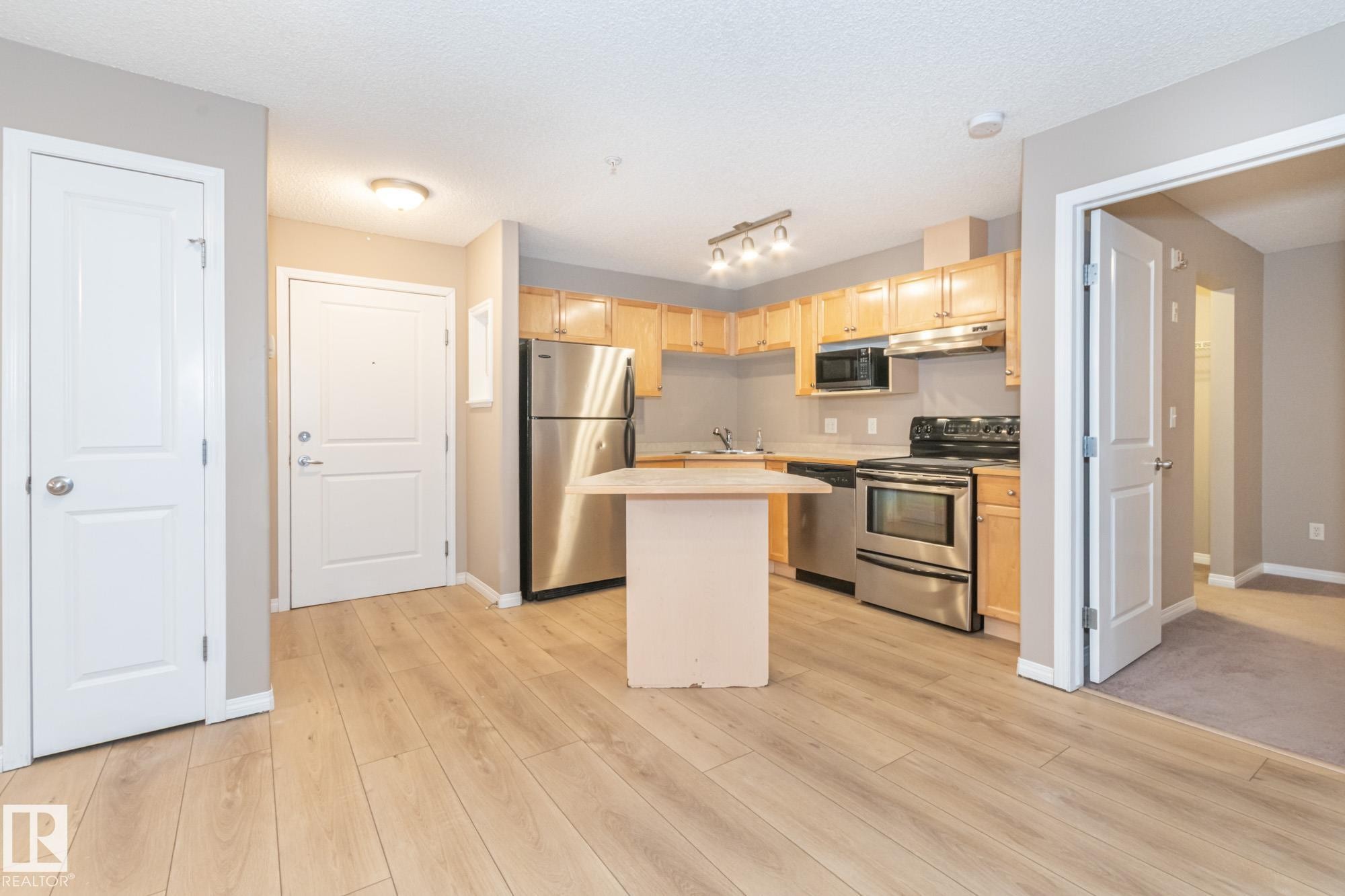 119 245 Edwards Drive, Edmonton, AB - Indoor Photo Showing Kitchen