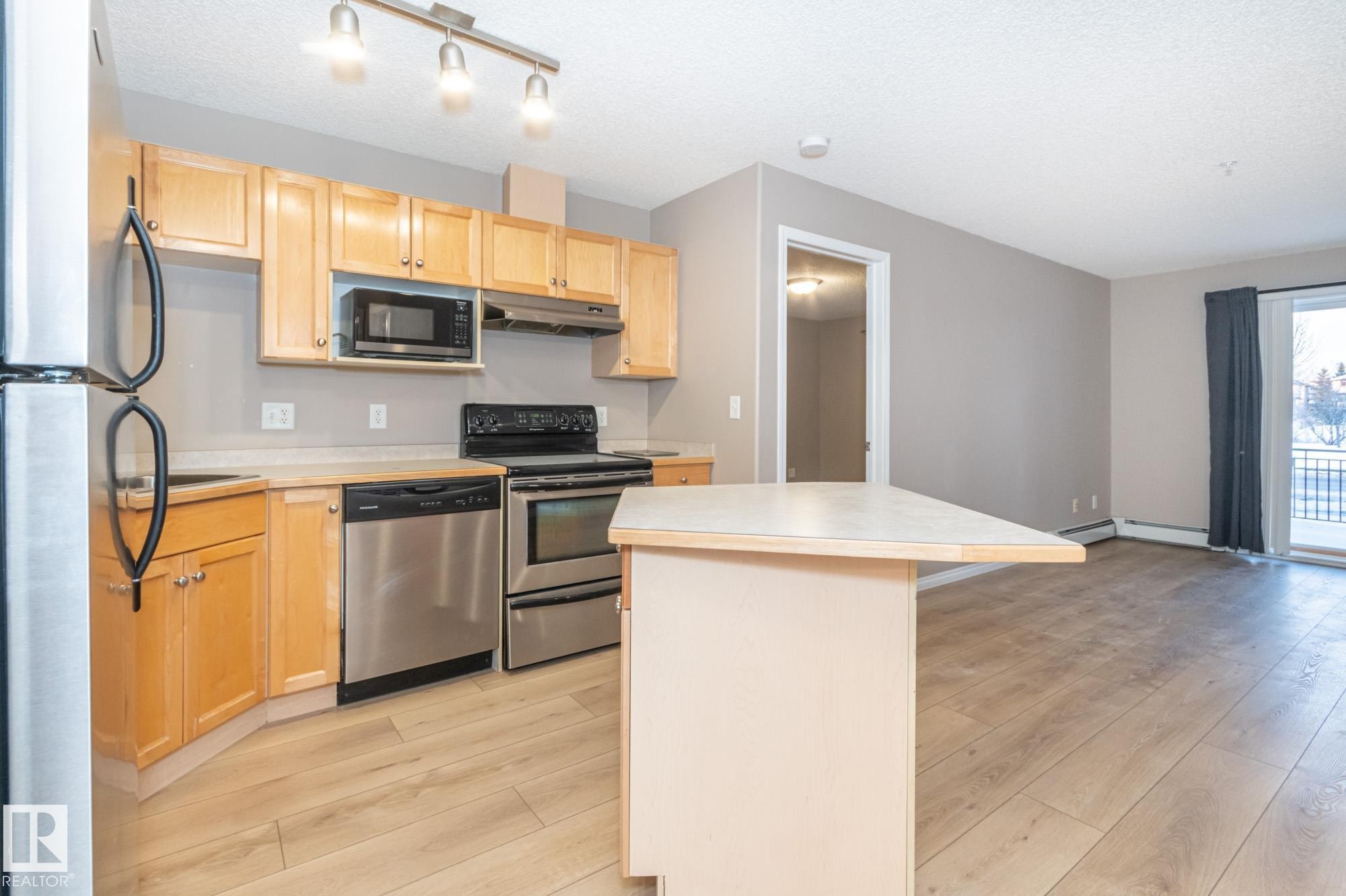 119 245 Edwards Drive, Edmonton, AB - Indoor Photo Showing Kitchen