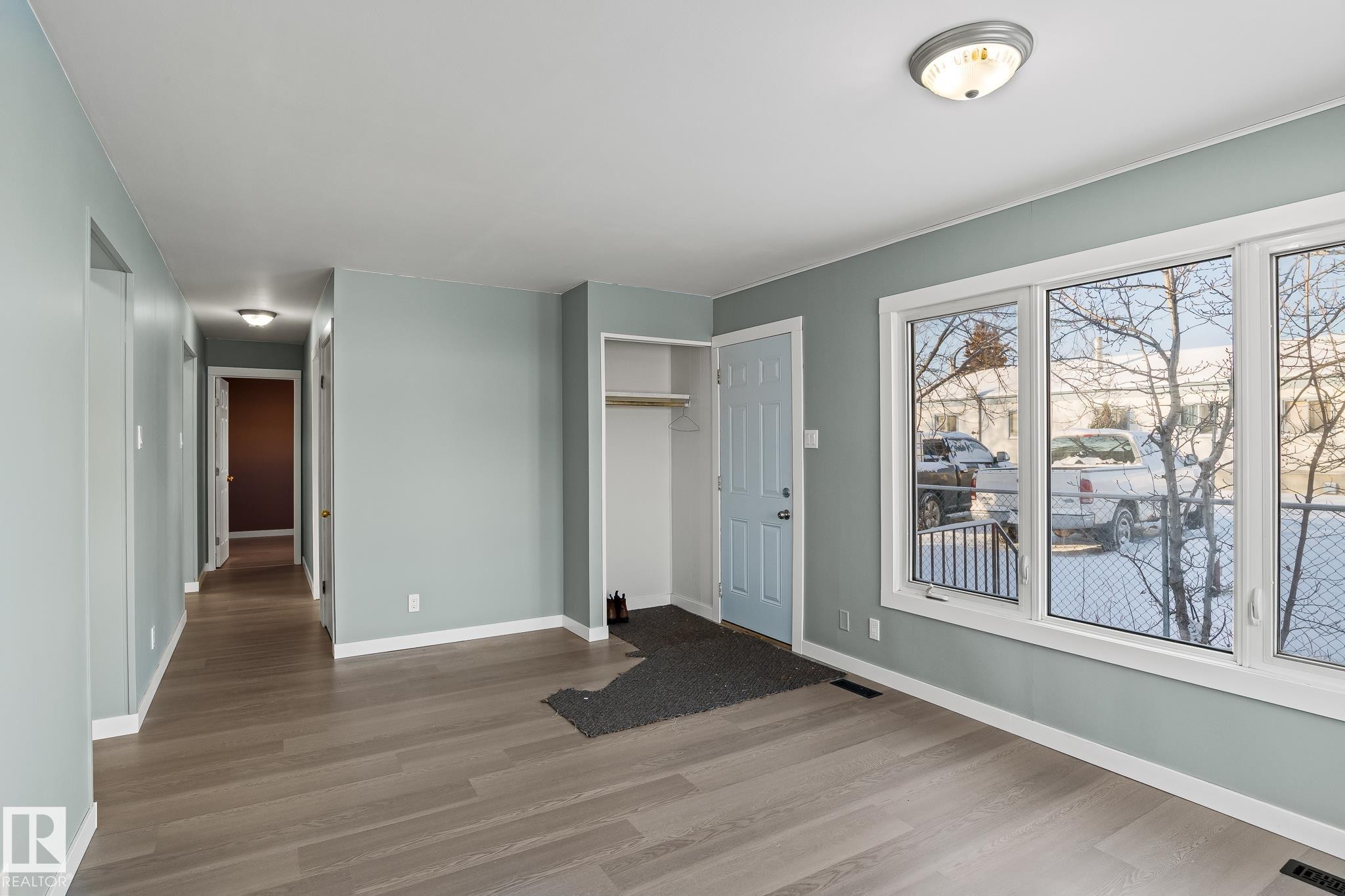 Living room with finished floors and baseboards - 315 10 Street, Cold Lake, AB - Indoor Photo Showing Other Room
