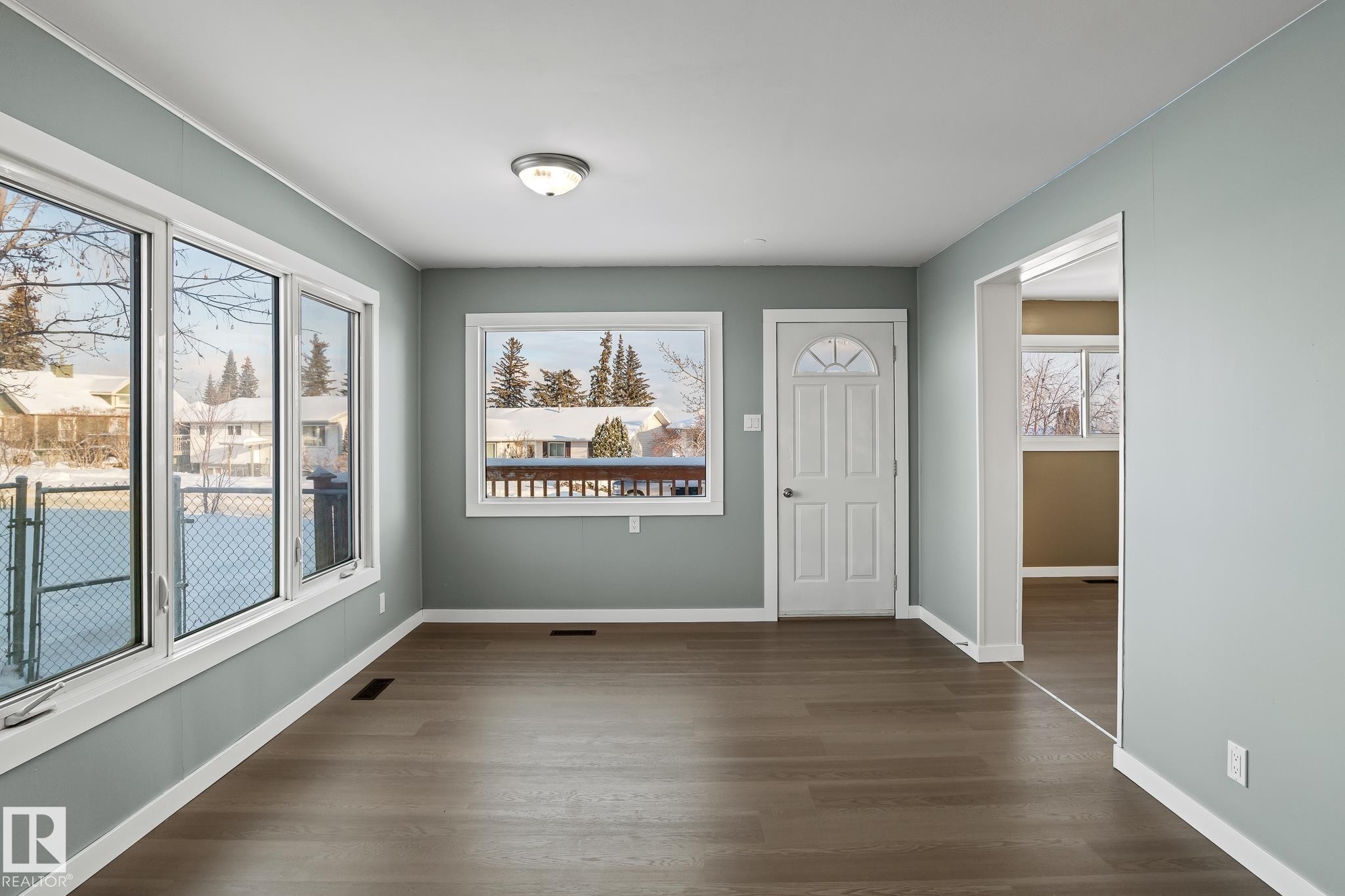 Living room with finished floors and baseboards - 315 10 Street, Cold Lake, AB - Indoor Photo Showing Other Room