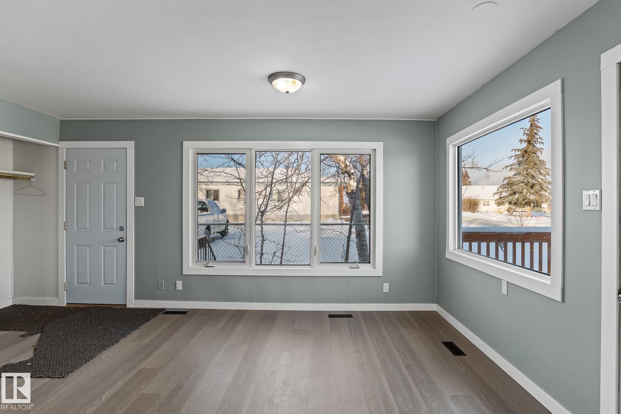 Living room with finished floors and baseboards - 315 10 Street, Cold Lake, AB - Indoor Photo Showing Other Room