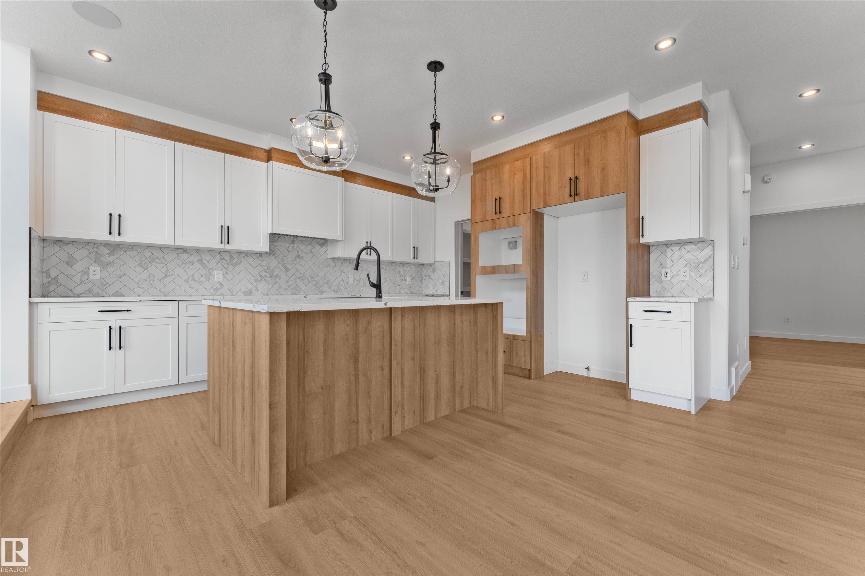 57 Eldridge Point(E), St. Albert, AB - Indoor Photo Showing Kitchen