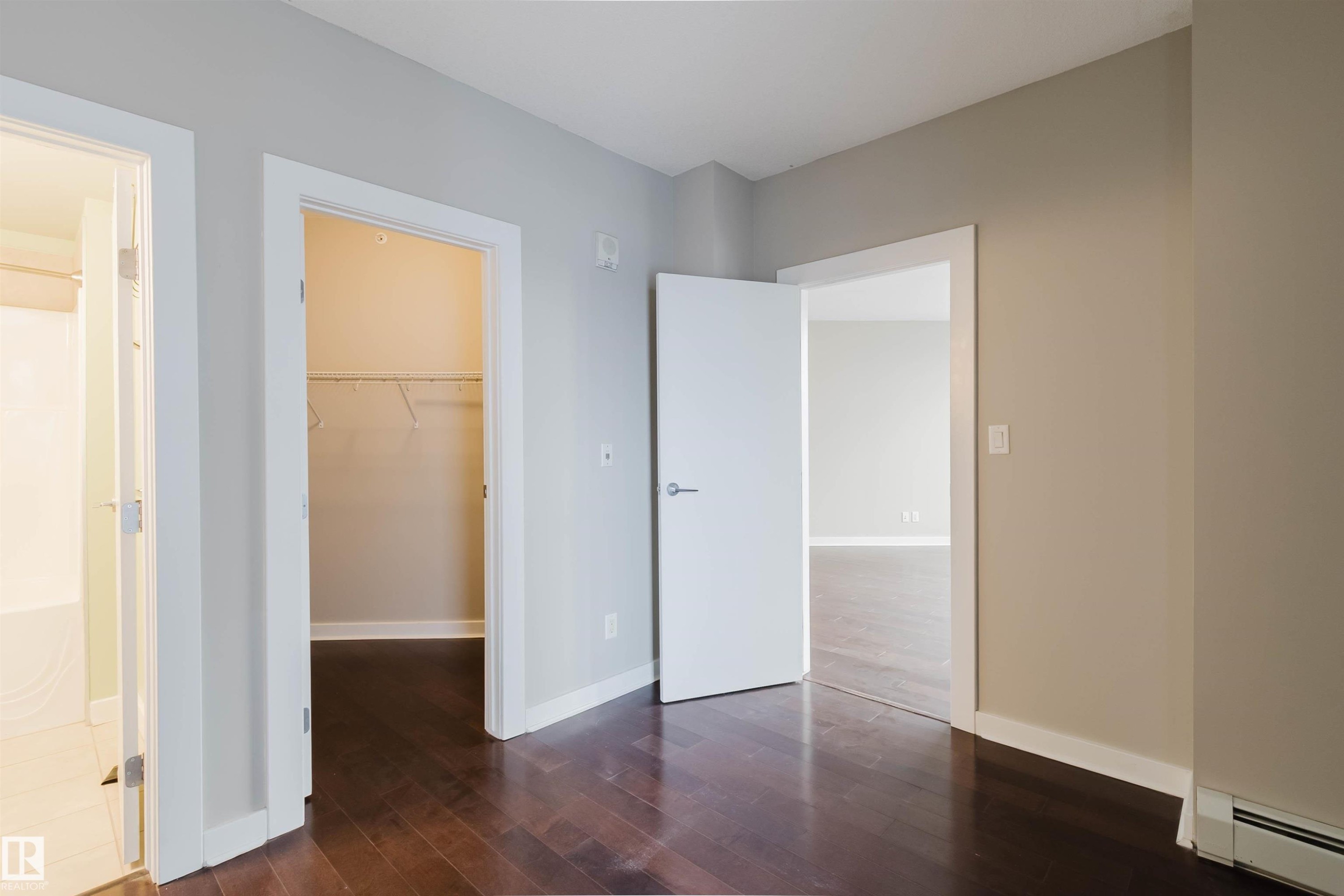 Edmonton, AB - Indoor Photo Showing Other Room