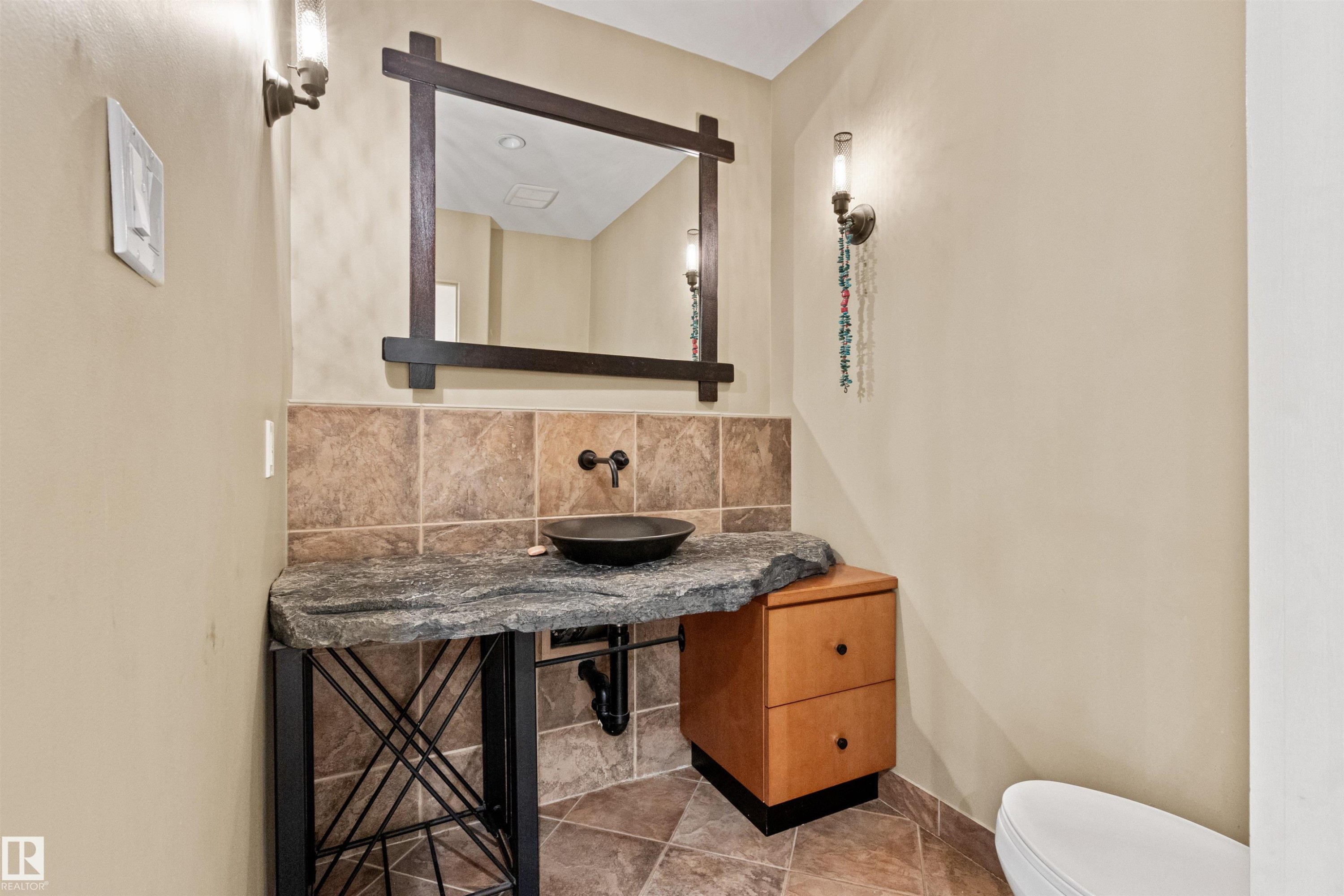 14403 83 Avenue, Edmonton, AB - Indoor Photo Showing Bathroom