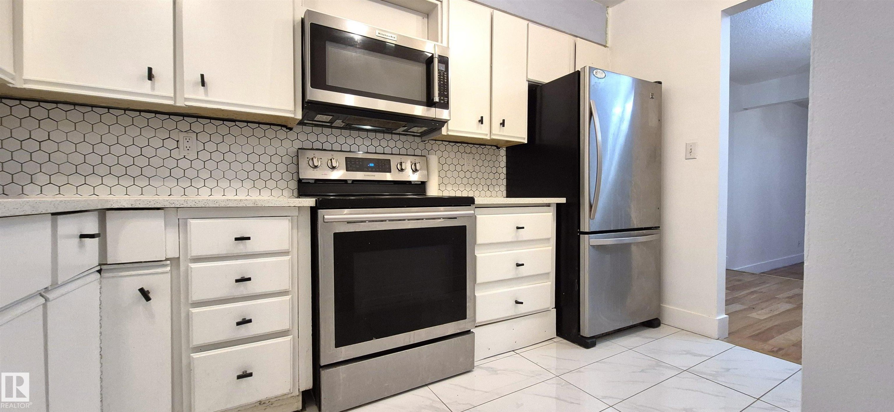 3619 30 Avenue, Edmonton, AB - Indoor Photo Showing Kitchen