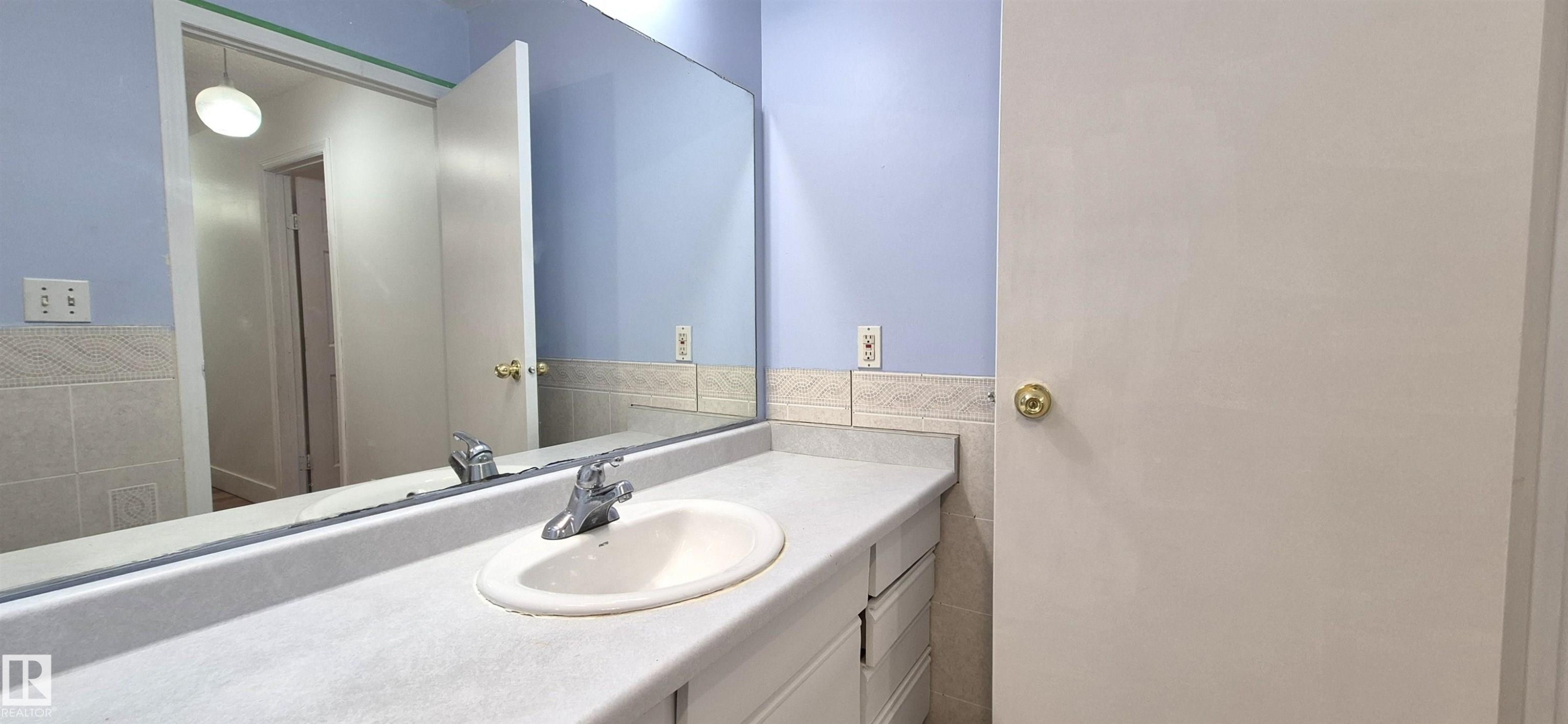 3619 30 Avenue, Edmonton, AB - Indoor Photo Showing Bathroom