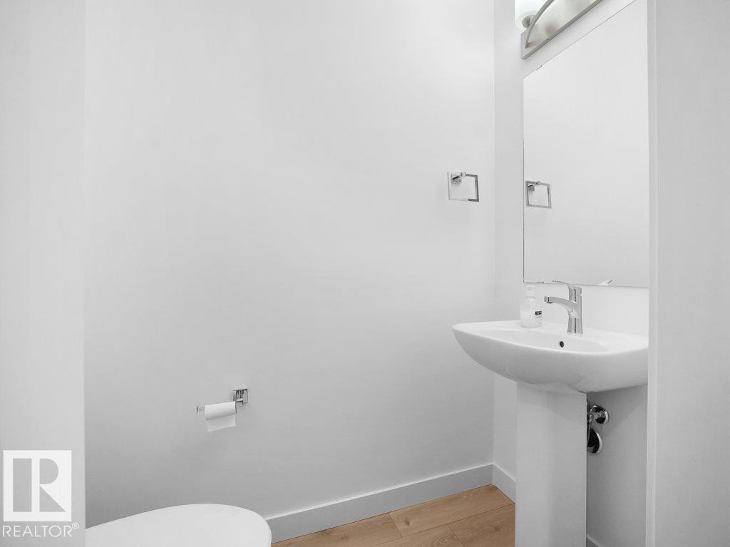 7020 177 Avenue, Edmonton, AB - Indoor Photo Showing Bathroom