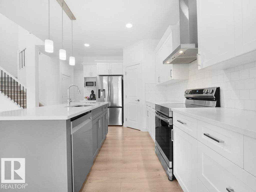 7020 177 Avenue, Edmonton, AB - Indoor Photo Showing Kitchen With Upgraded Kitchen