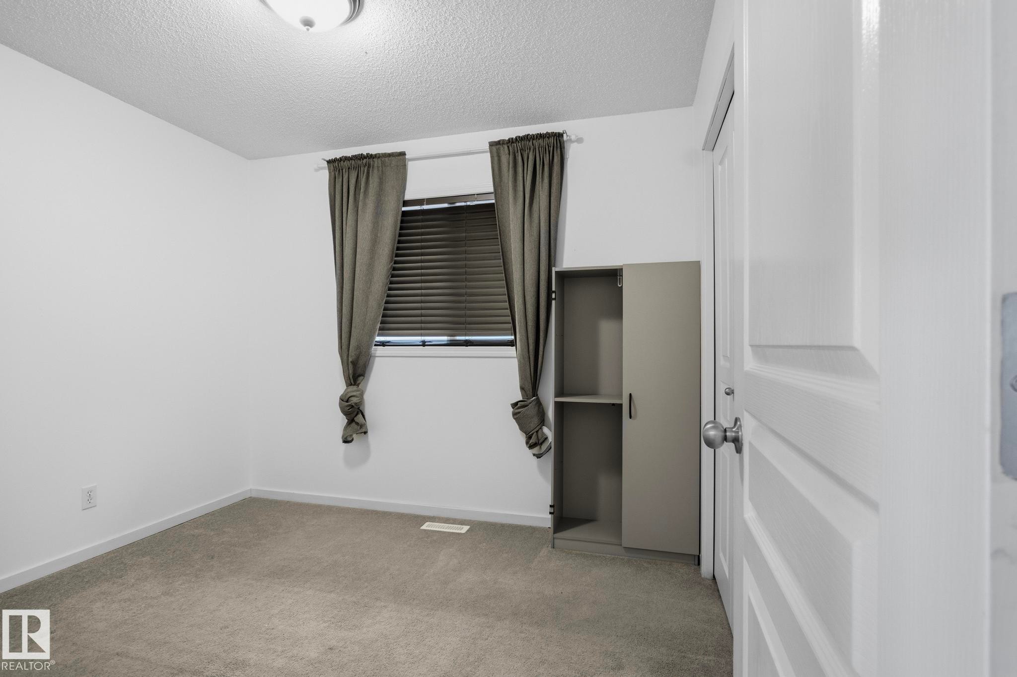225 Brookview Way, Stony Plain, AB - Indoor Photo Showing Other Room
