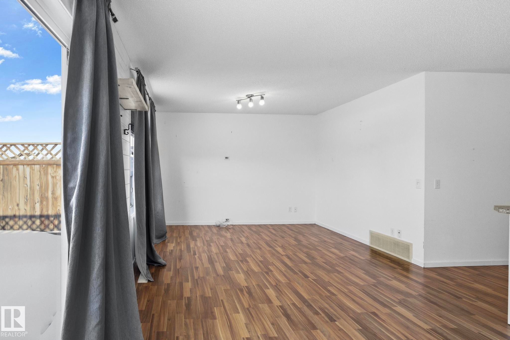 225 Brookview Way, Stony Plain, AB - Indoor Photo Showing Other Room