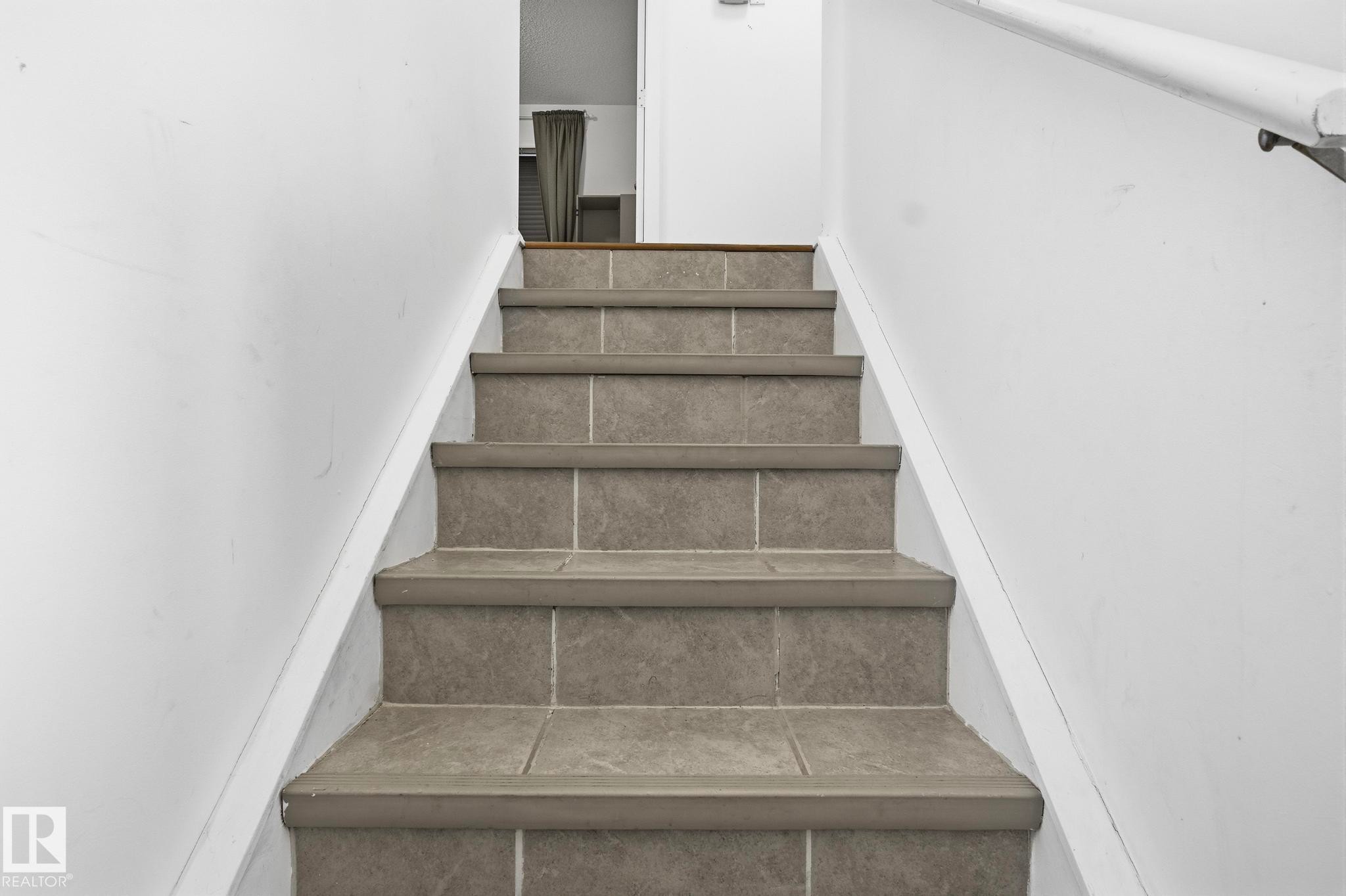 225 Brookview Way, Stony Plain, AB - Indoor Photo Showing Other Room