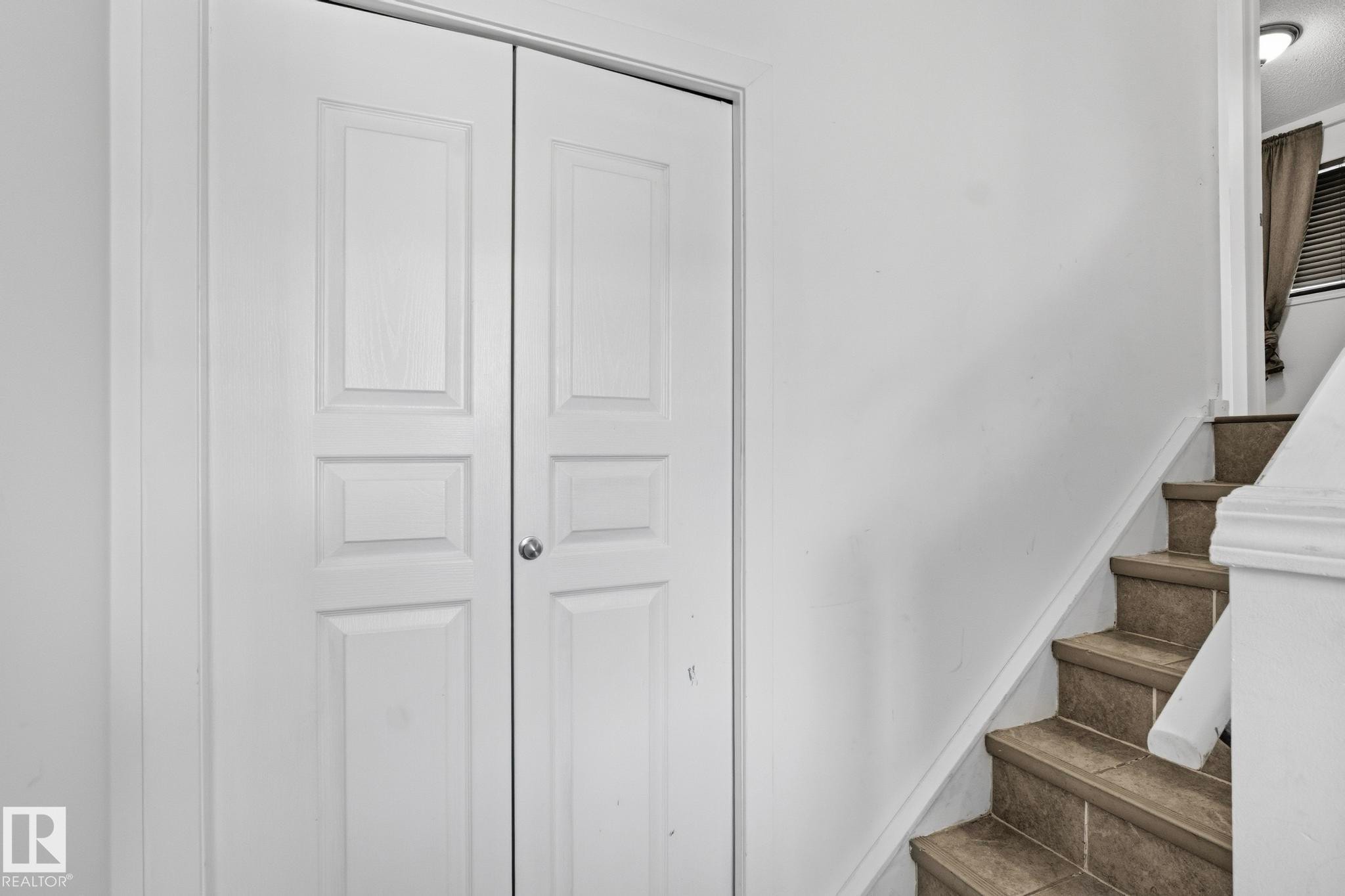 225 Brookview Way, Stony Plain, AB - Indoor Photo Showing Other Room