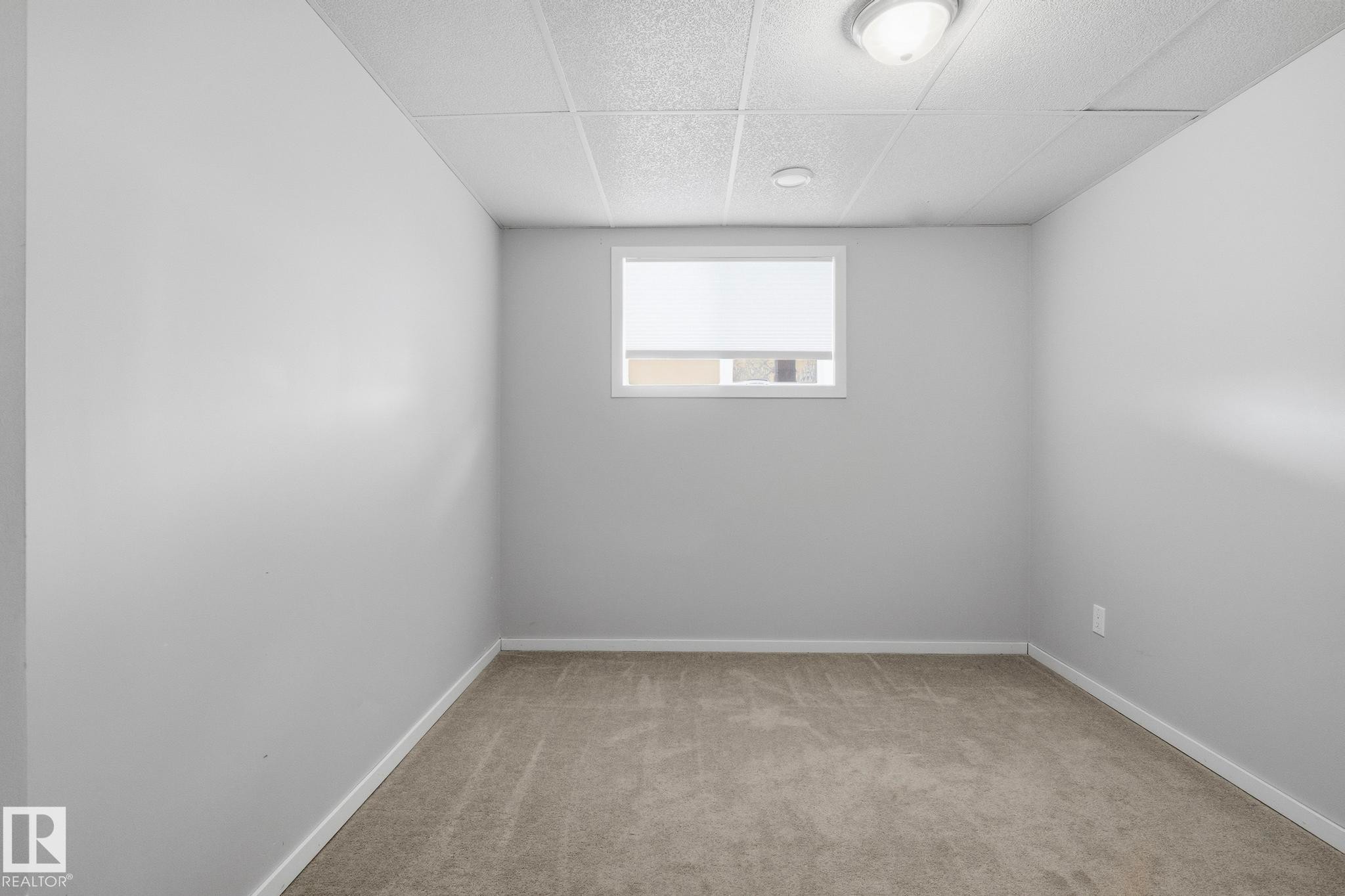 225 Brookview Way, Stony Plain, AB - Indoor Photo Showing Other Room