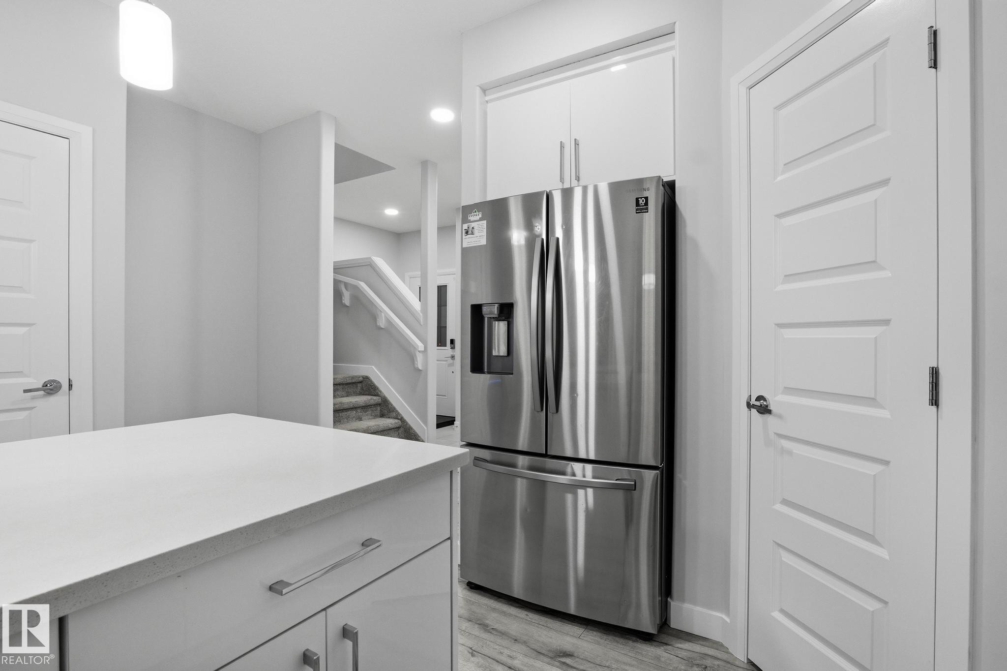 7438 Chivers Crescent, Edmonton, AB - Indoor Photo Showing Kitchen