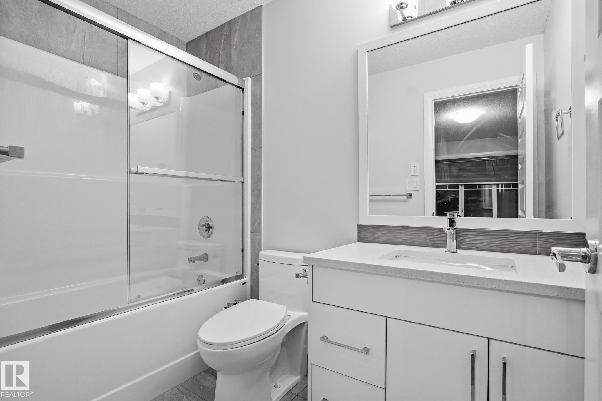 7438 Chivers Crescent, Edmonton, AB - Indoor Photo Showing Bathroom