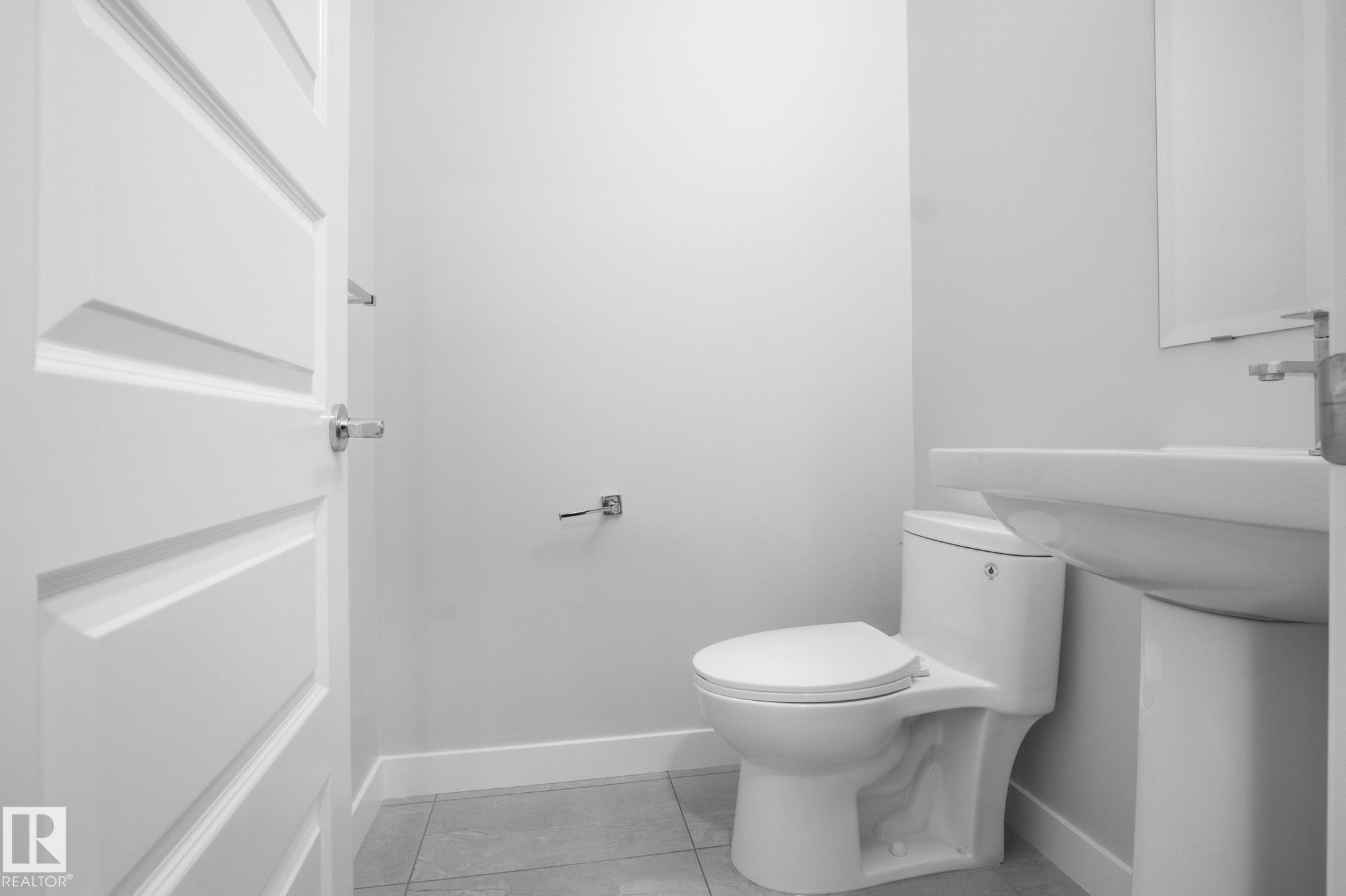 7438 Chivers Crescent, Edmonton, AB - Indoor Photo Showing Bathroom