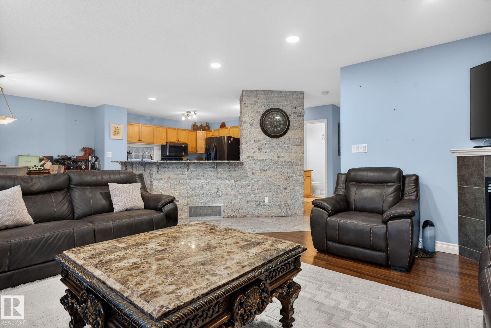 12944 162 Avenue, Edmonton, AB - Indoor Photo Showing Living Room