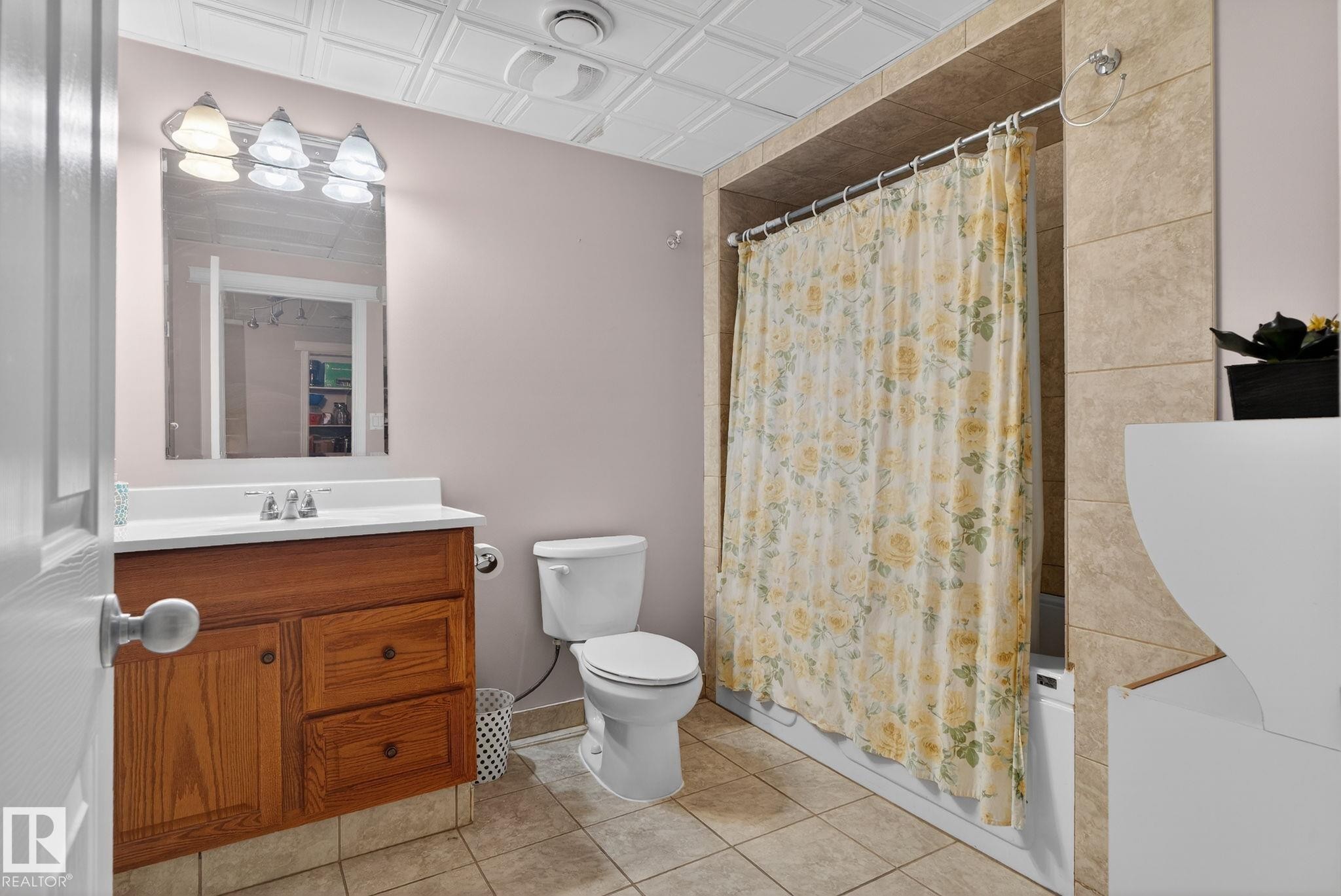 12944 162 Avenue, Edmonton, AB - Indoor Photo Showing Bathroom