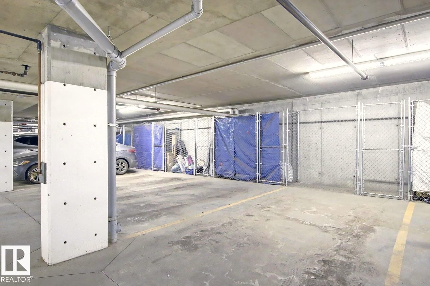 403 1004 Rosenthal Boulevard, Edmonton, AB - Indoor Photo Showing Garage