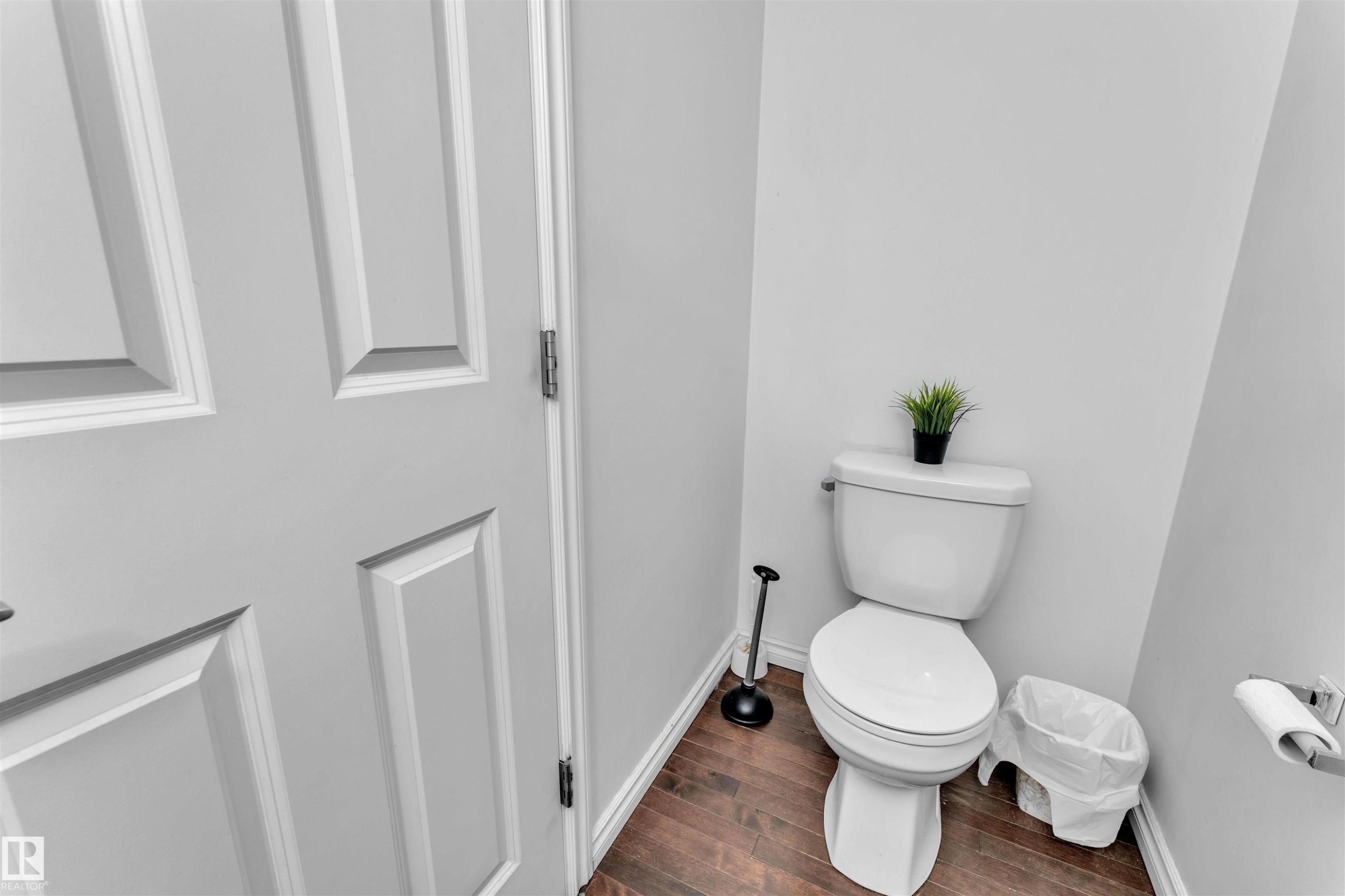 3722 9 Street, Edmonton, AB - Indoor Photo Showing Bathroom