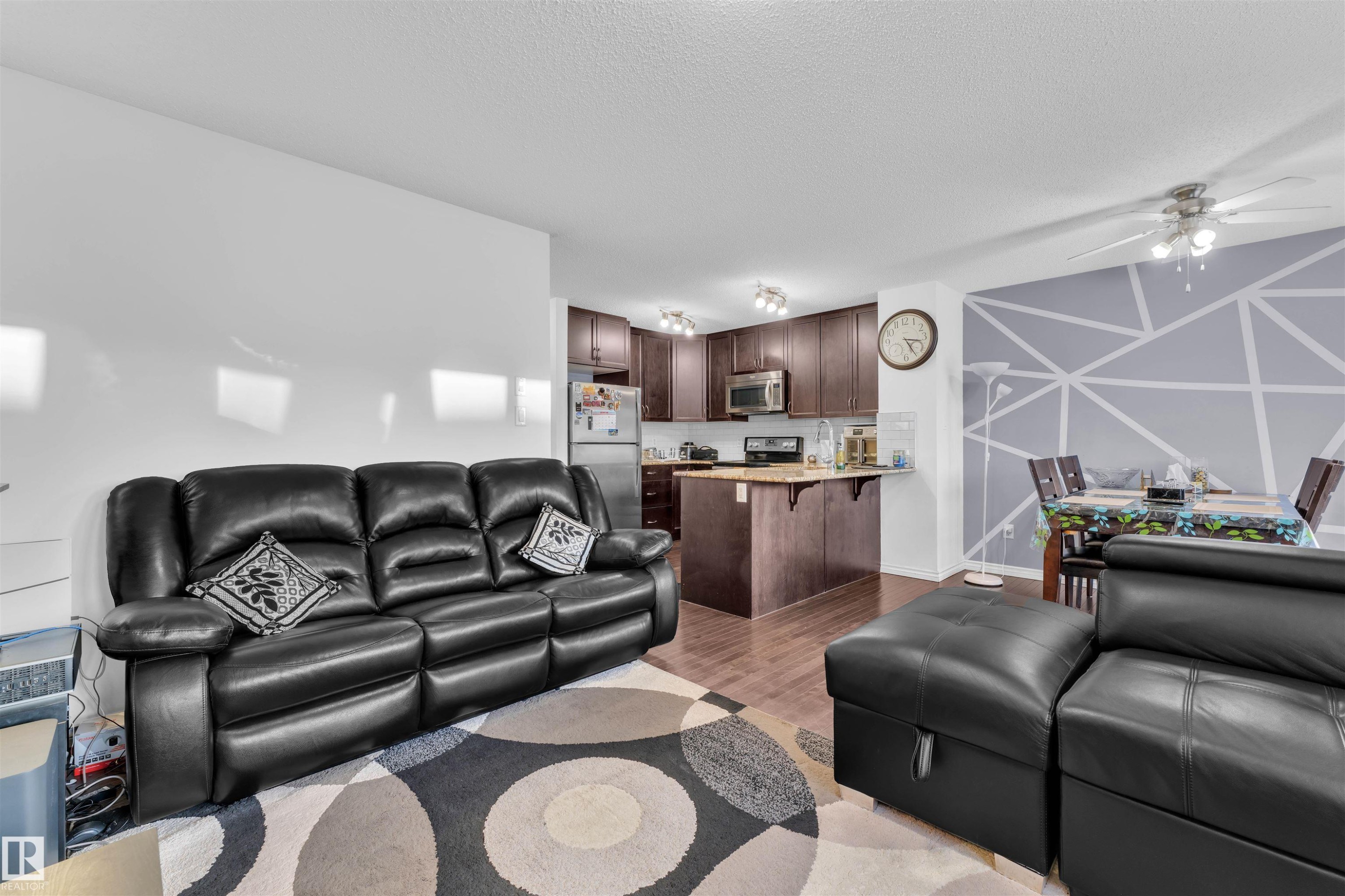 3722 9 Street, Edmonton, AB - Indoor Photo Showing Living Room