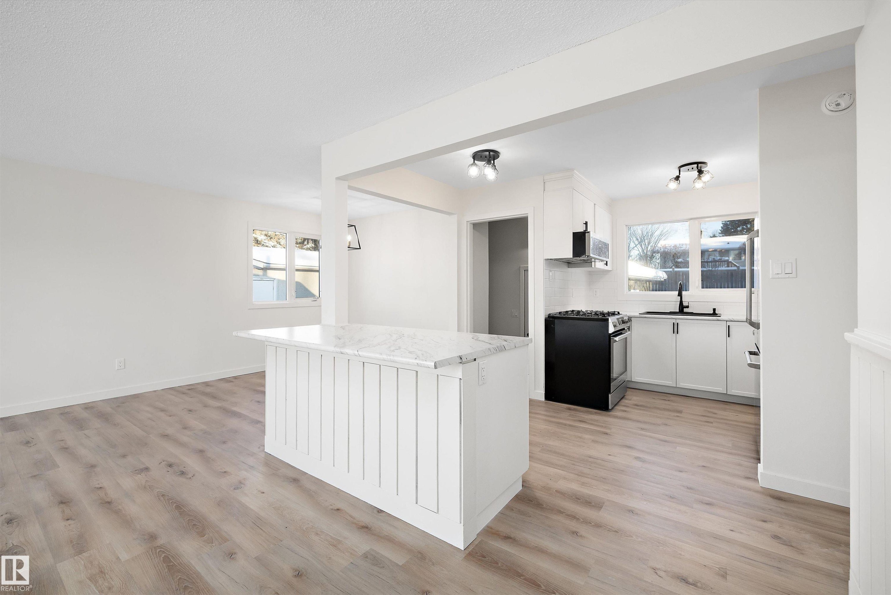 49 Sheridan Drive, St. Albert, AB - Indoor Photo Showing Kitchen