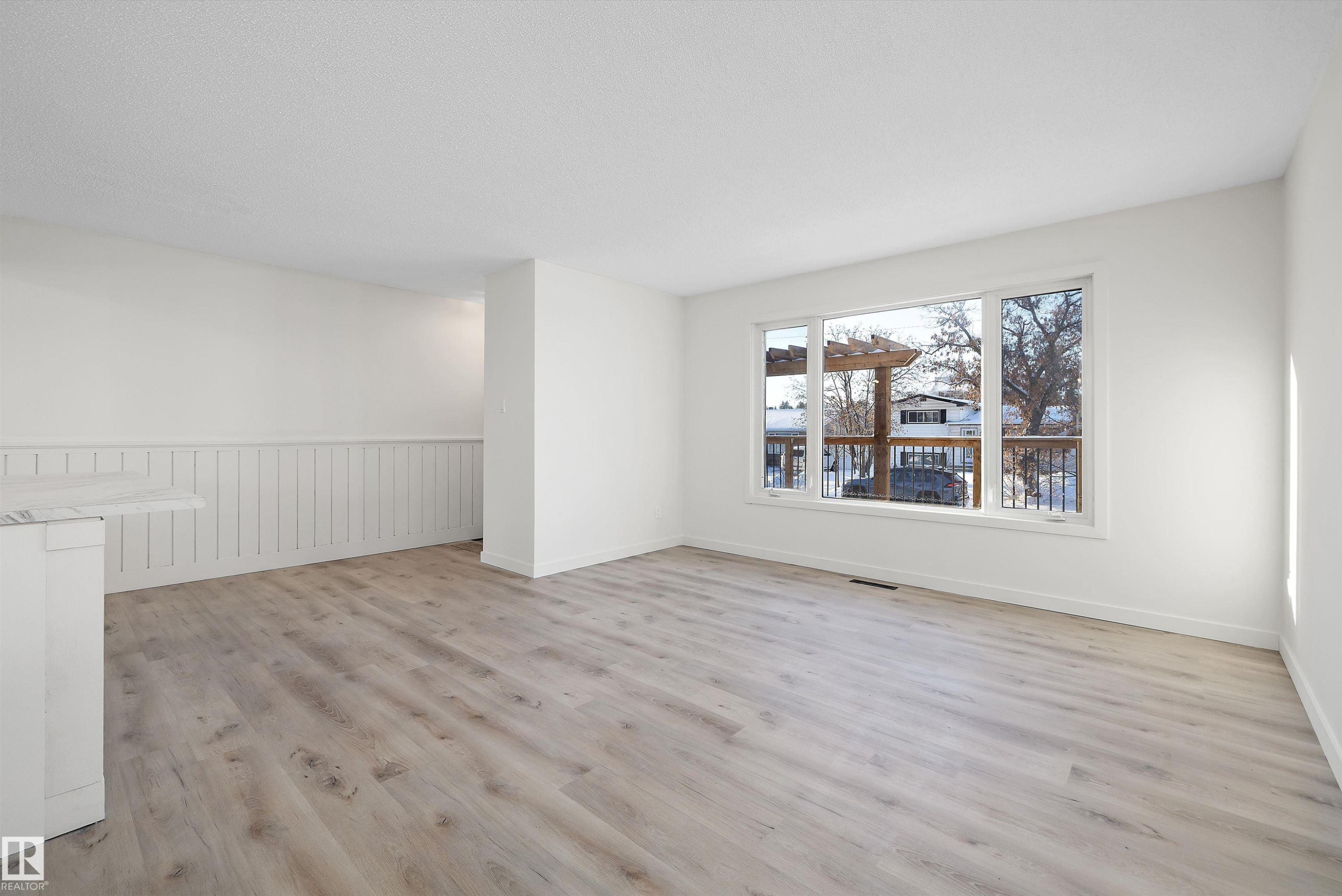 49 Sheridan Drive, St. Albert, AB - Indoor Photo Showing Living Room