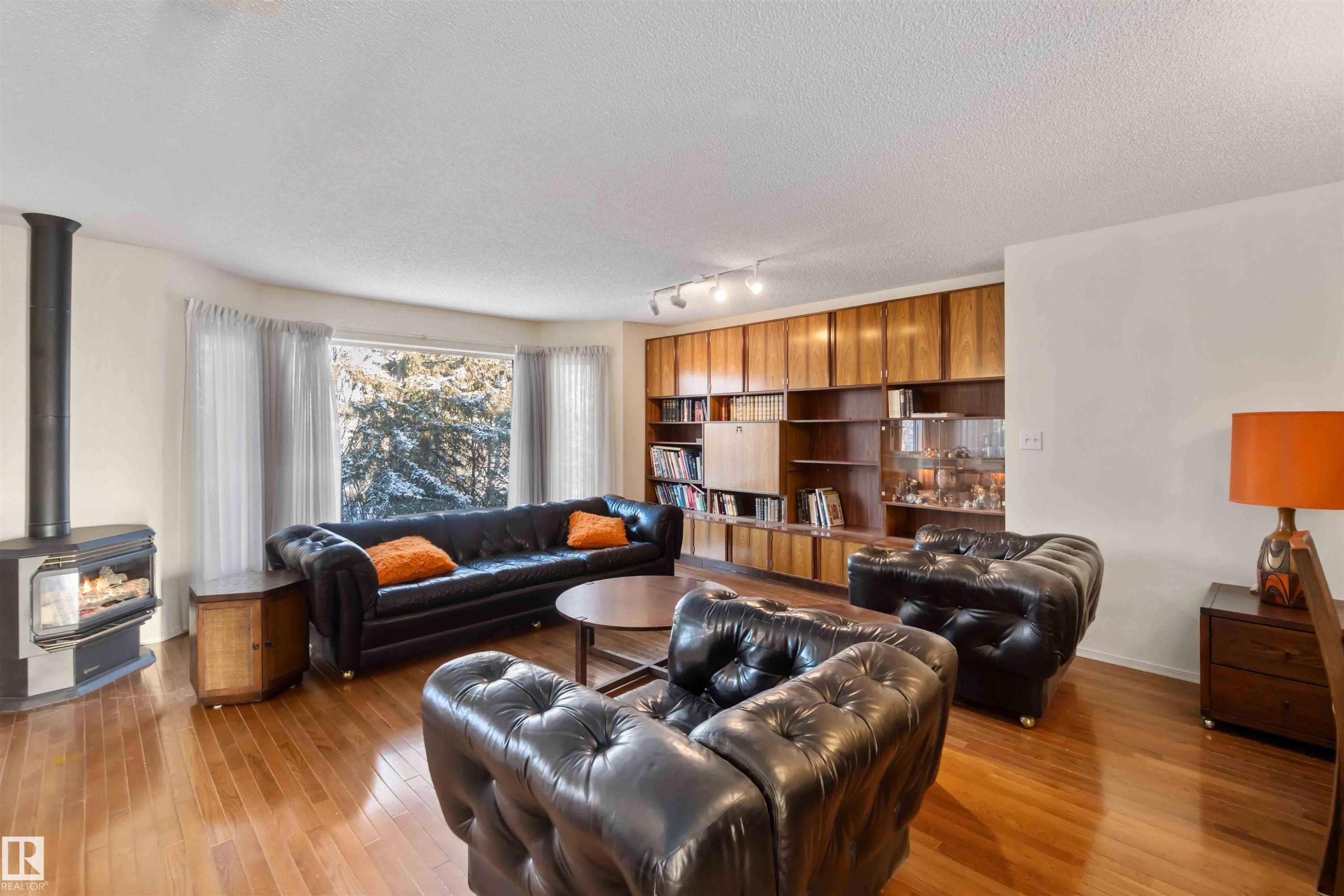 11620 170 Avenue, Edmonton, AB - Indoor Photo Showing Living Room