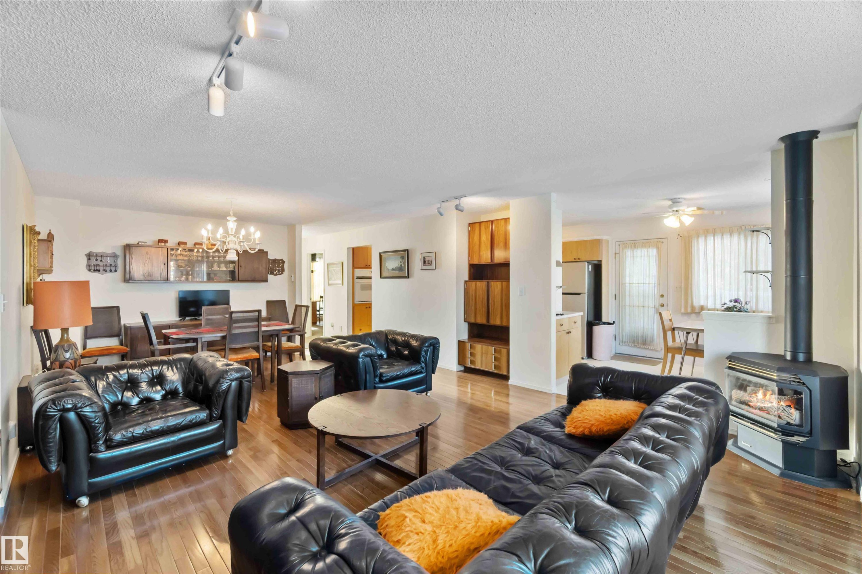 11620 170 Avenue, Edmonton, AB - Indoor Photo Showing Living Room
