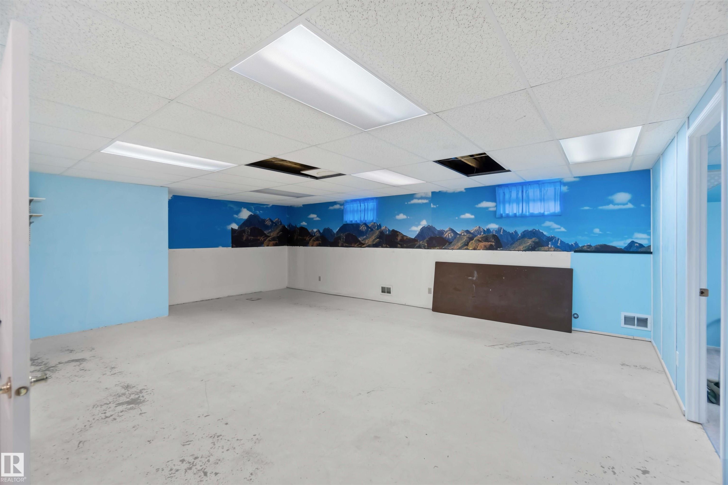 11620 170 Avenue, Edmonton, AB - Indoor