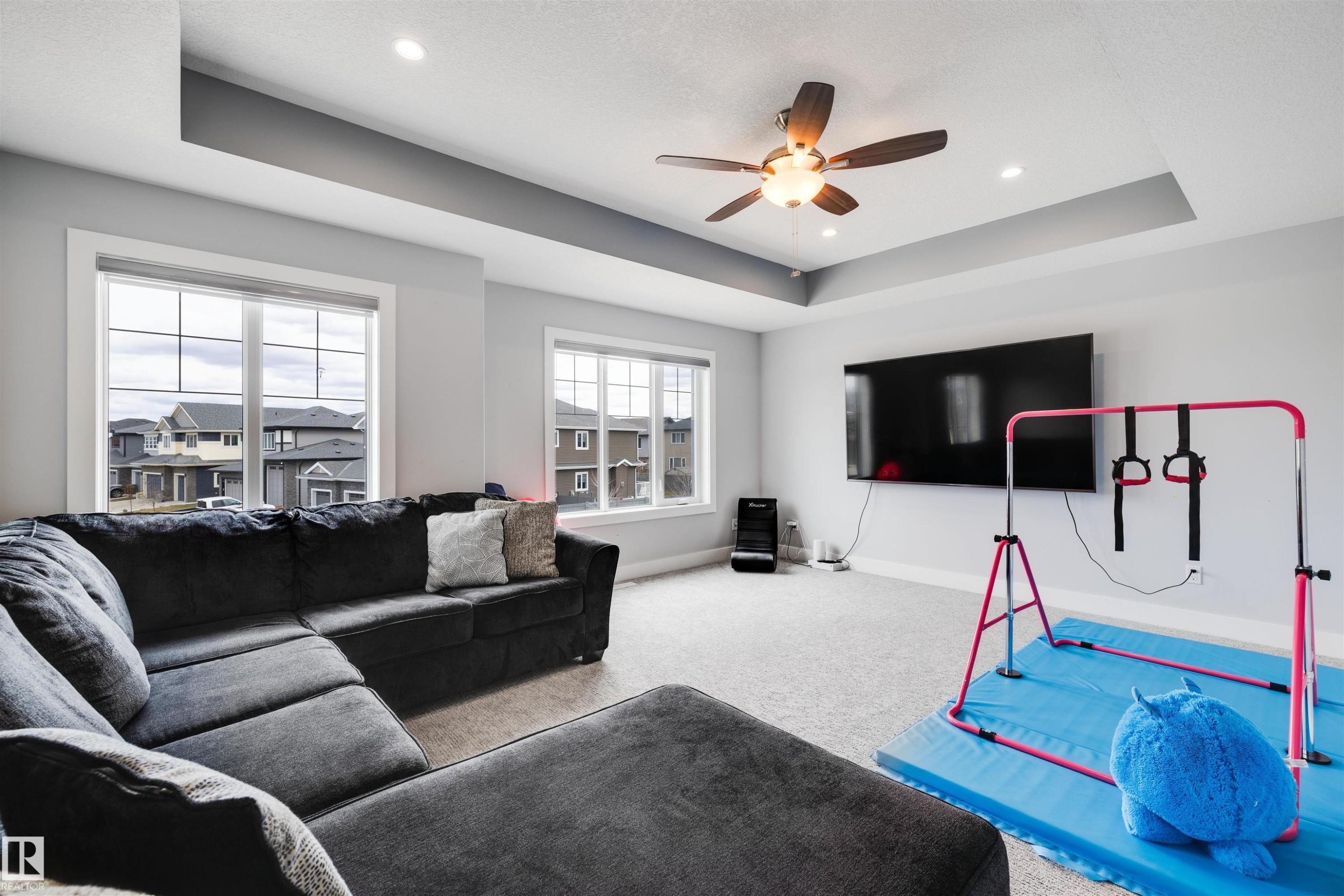 3901 44 Avenue, Beaumont, AB - Indoor Photo Showing Living Room