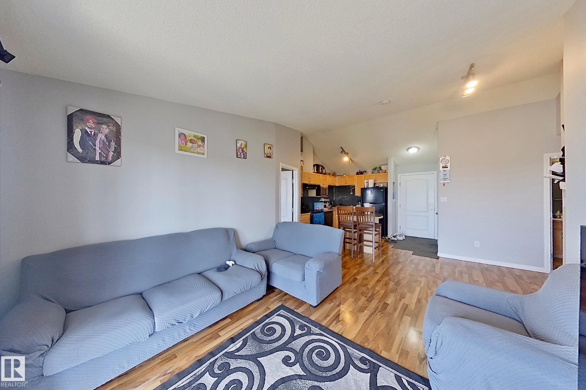 418 3425 19 Street, Edmonton, AB - Indoor Photo Showing Living Room