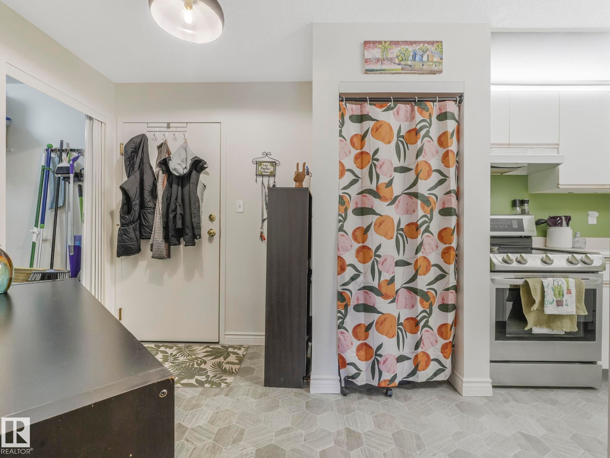 326 10636 120 Street, Edmonton, AB - Indoor