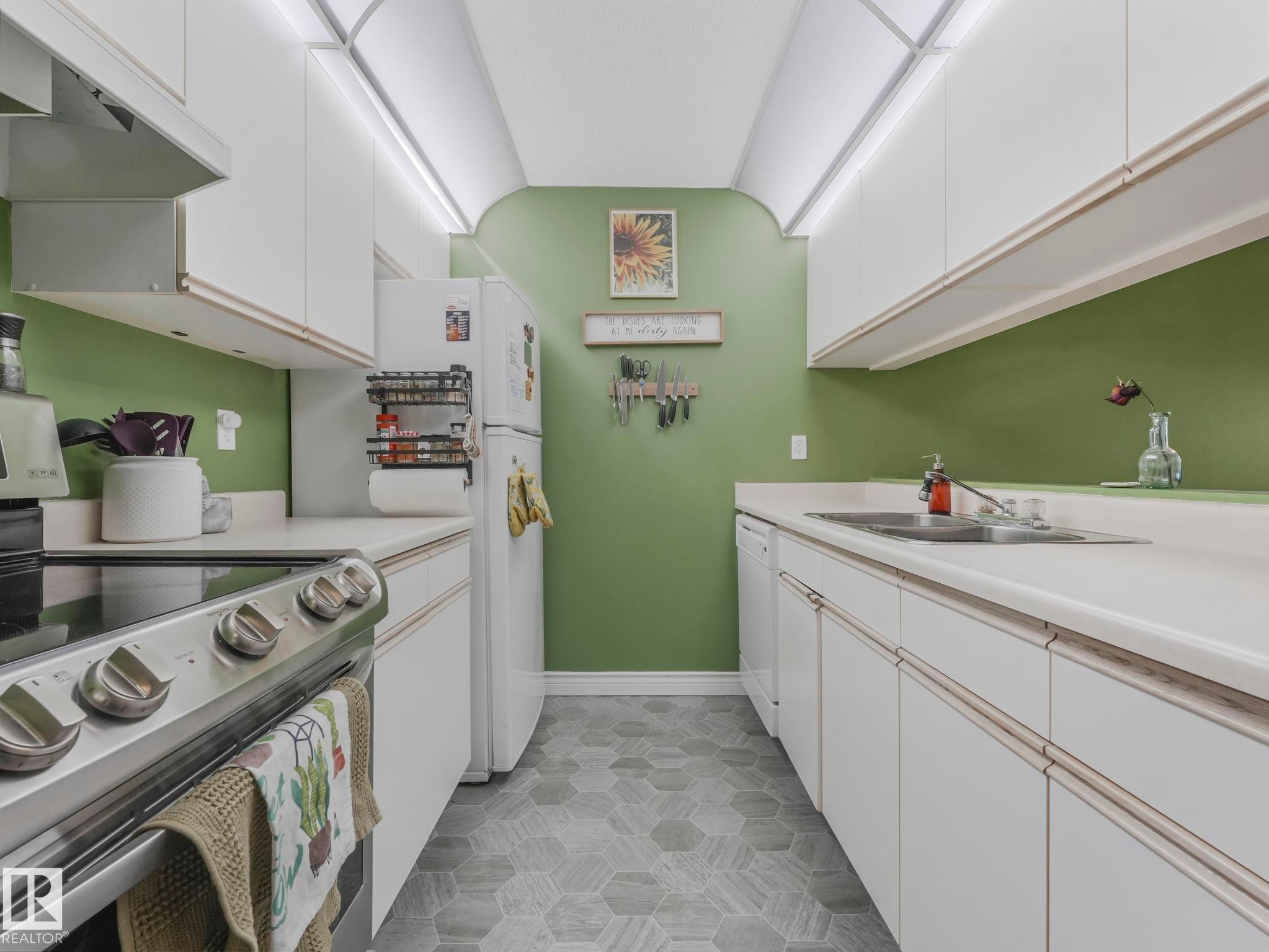 326 10636 120 Street, Edmonton, AB - Indoor Photo Showing Other Room