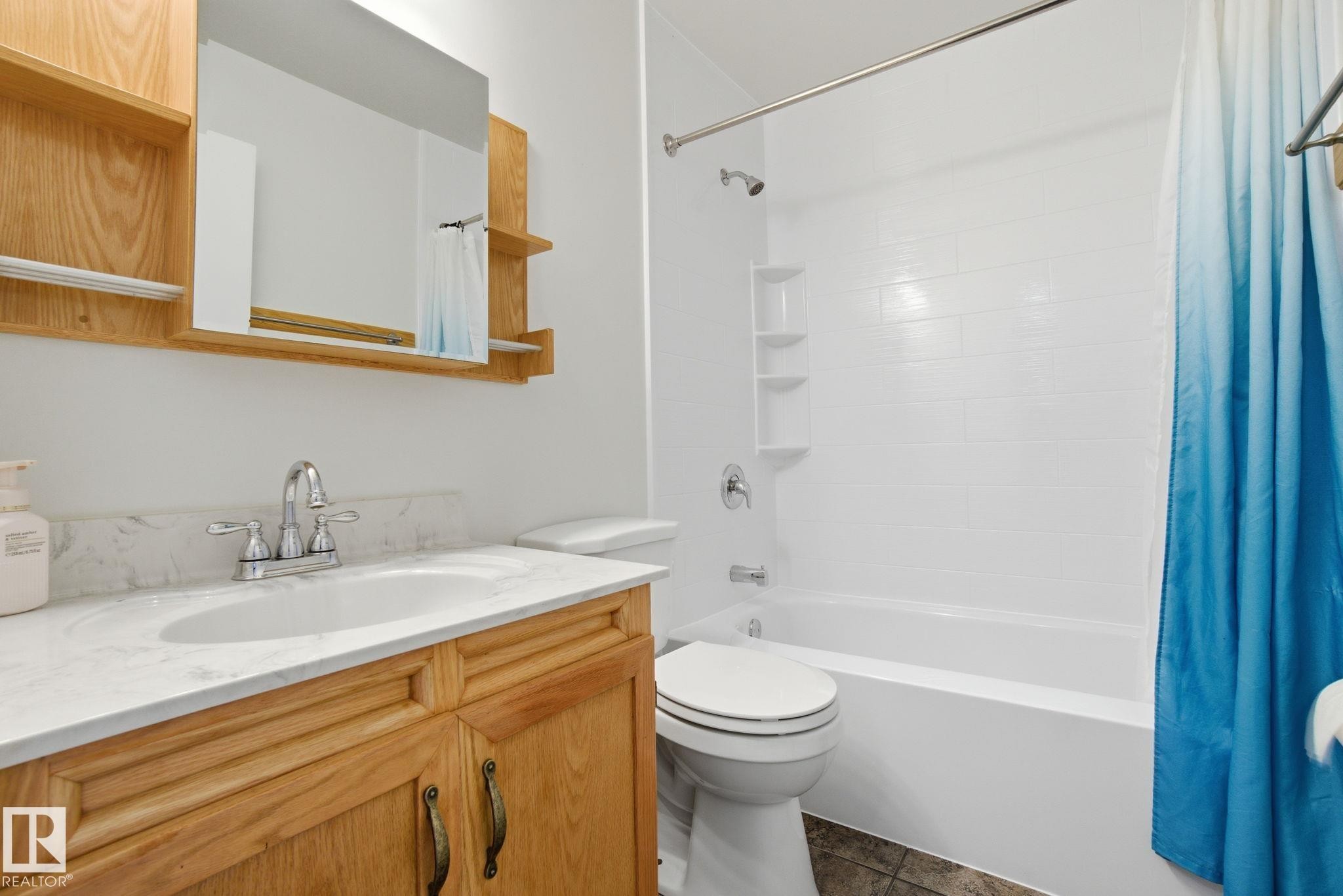 457 Abbottsfield Road, Edmonton, AB - Indoor Photo Showing Bathroom