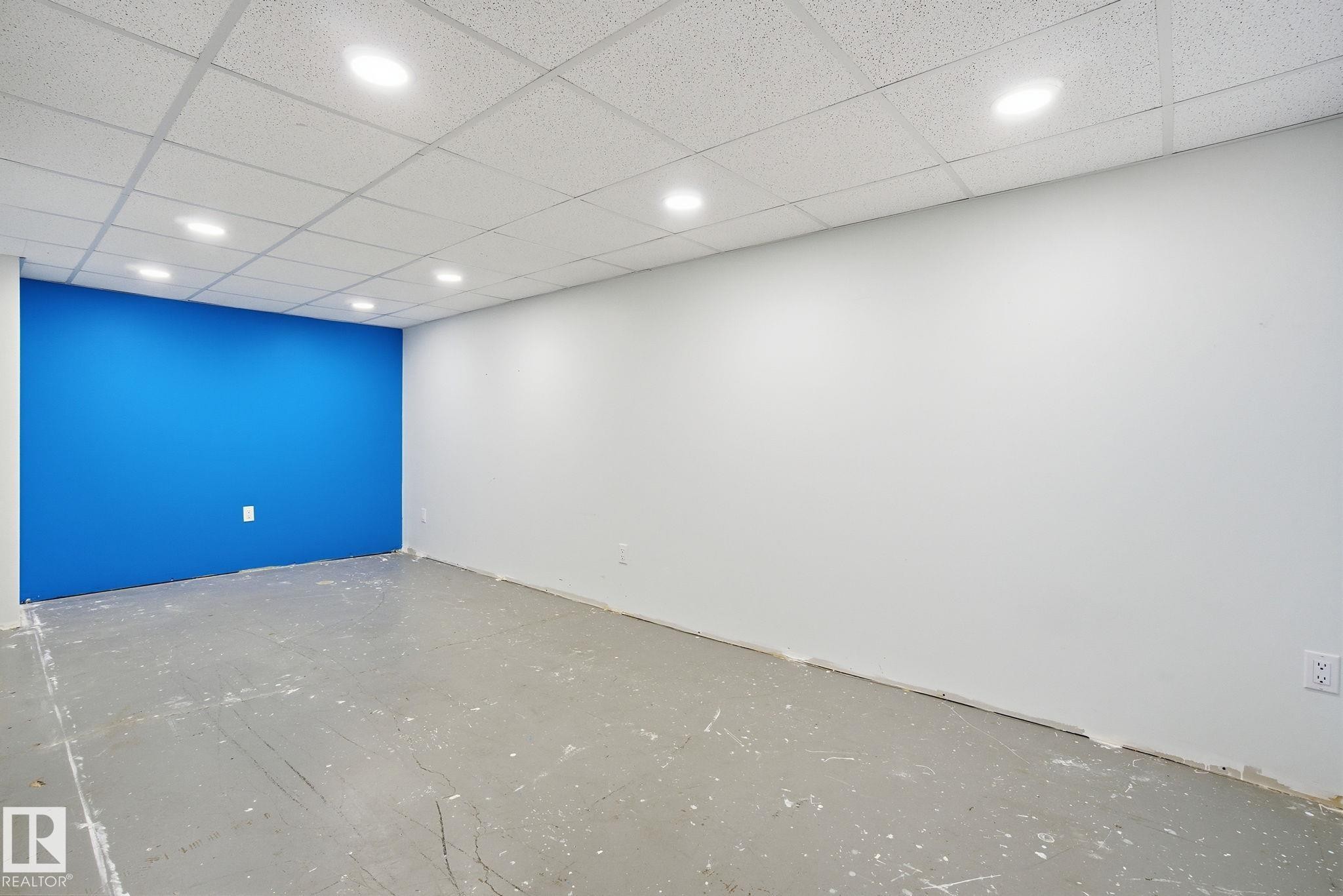 457 Abbottsfield Road, Edmonton, AB - Indoor