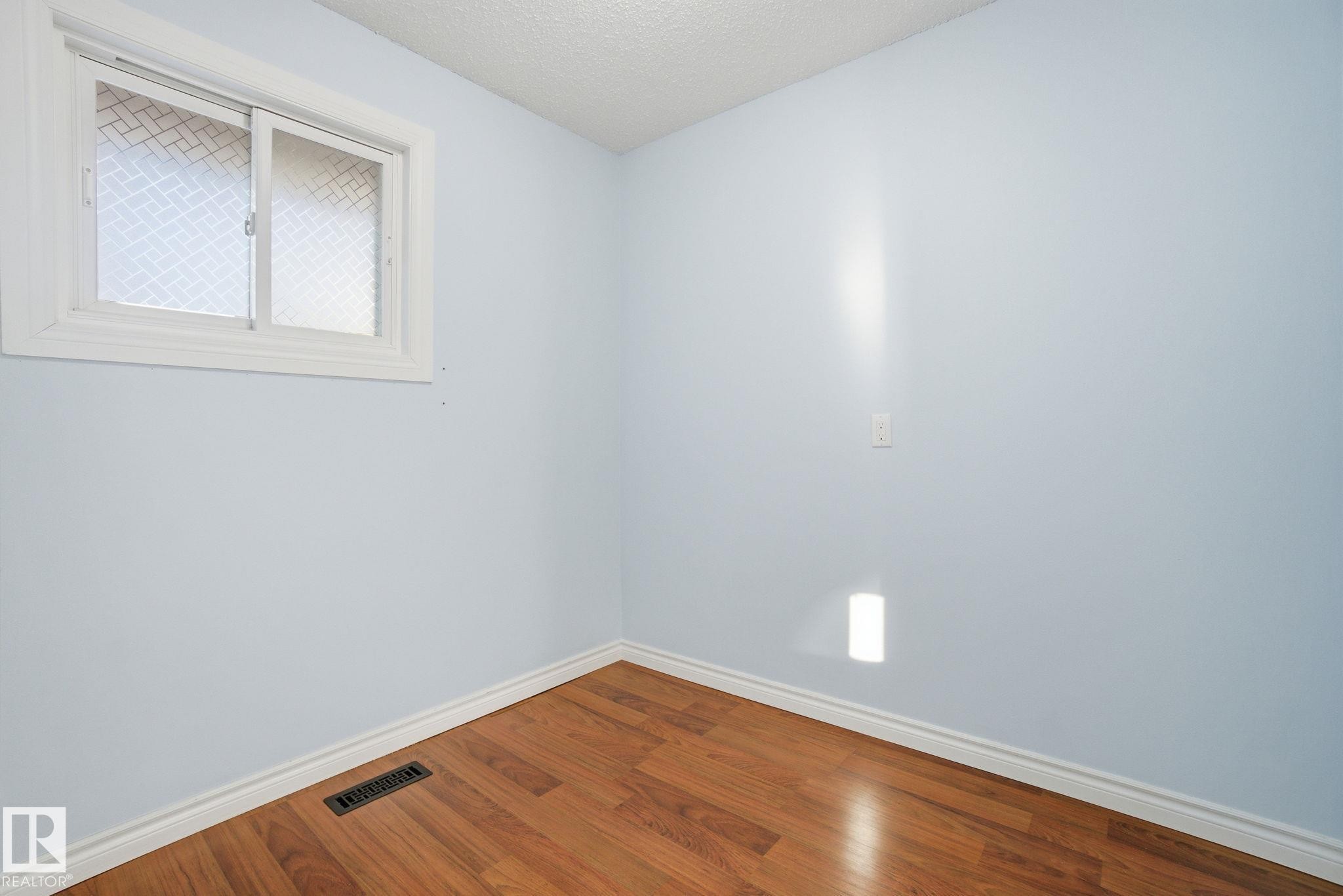 457 Abbottsfield Road, Edmonton, AB - Indoor Photo Showing Other Room