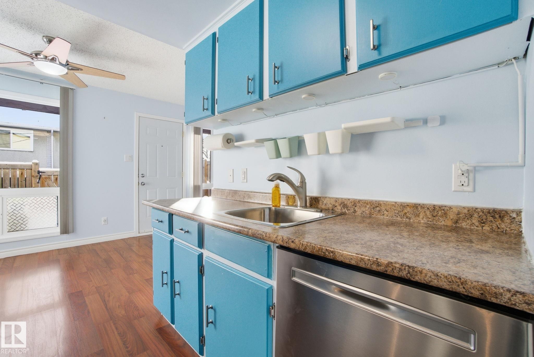 457 Abbottsfield Road, Edmonton, AB - Indoor Photo Showing Kitchen With Double Sink
