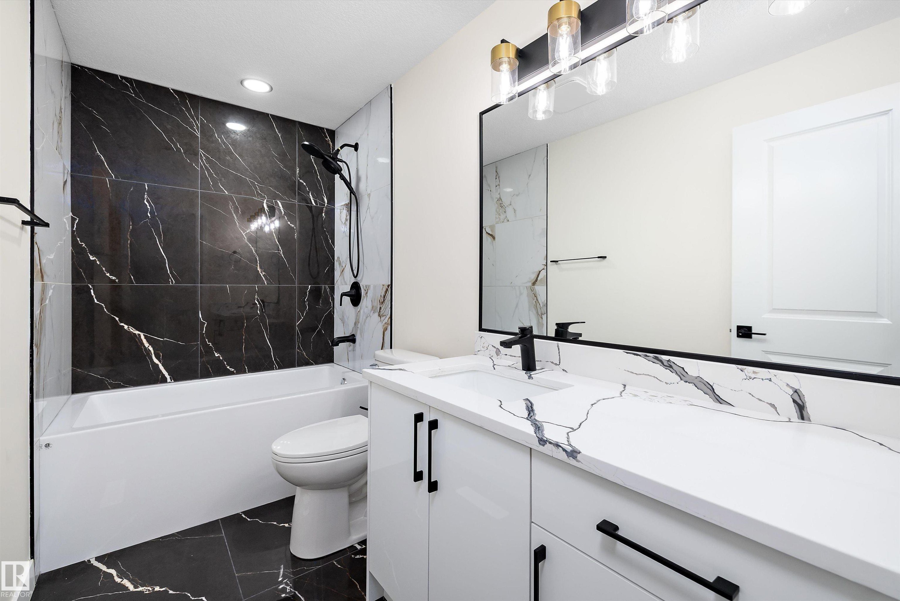 13519 109 Street, Edmonton, AB - Indoor Photo Showing Bathroom