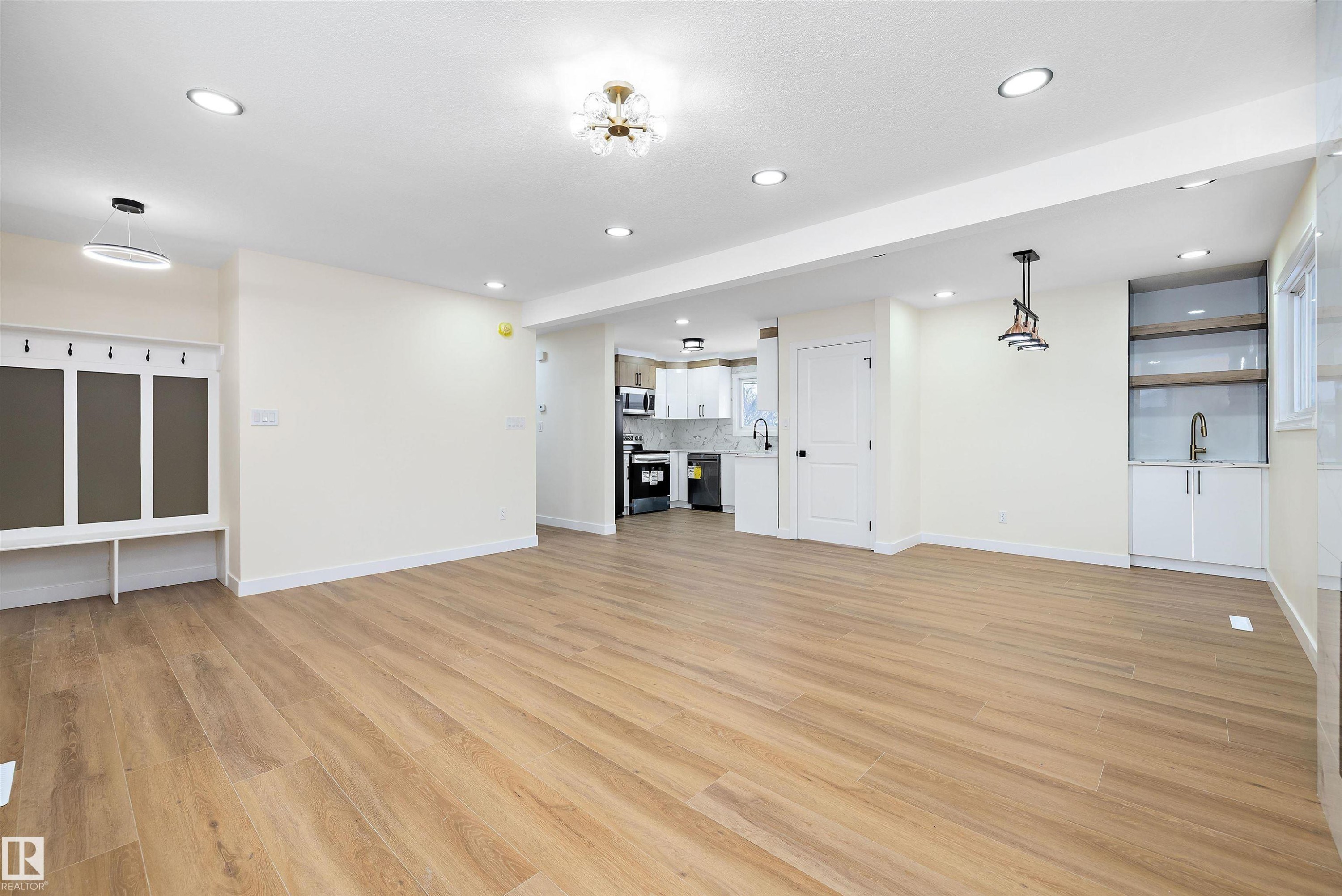 13519 109 Street, Edmonton, AB - Indoor