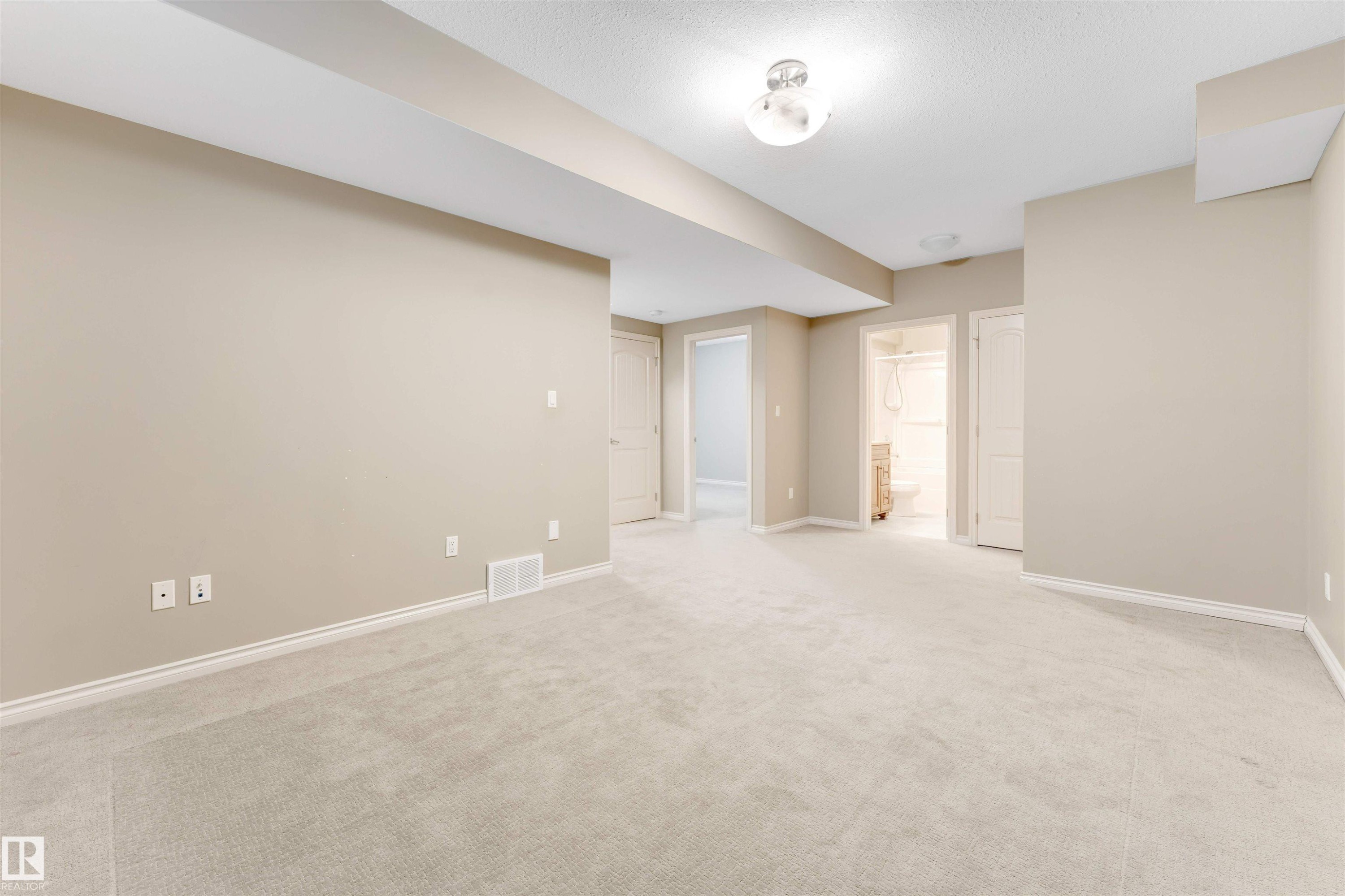 6723 19 Avenue, Edmonton, AB - Indoor Photo Showing Other Room